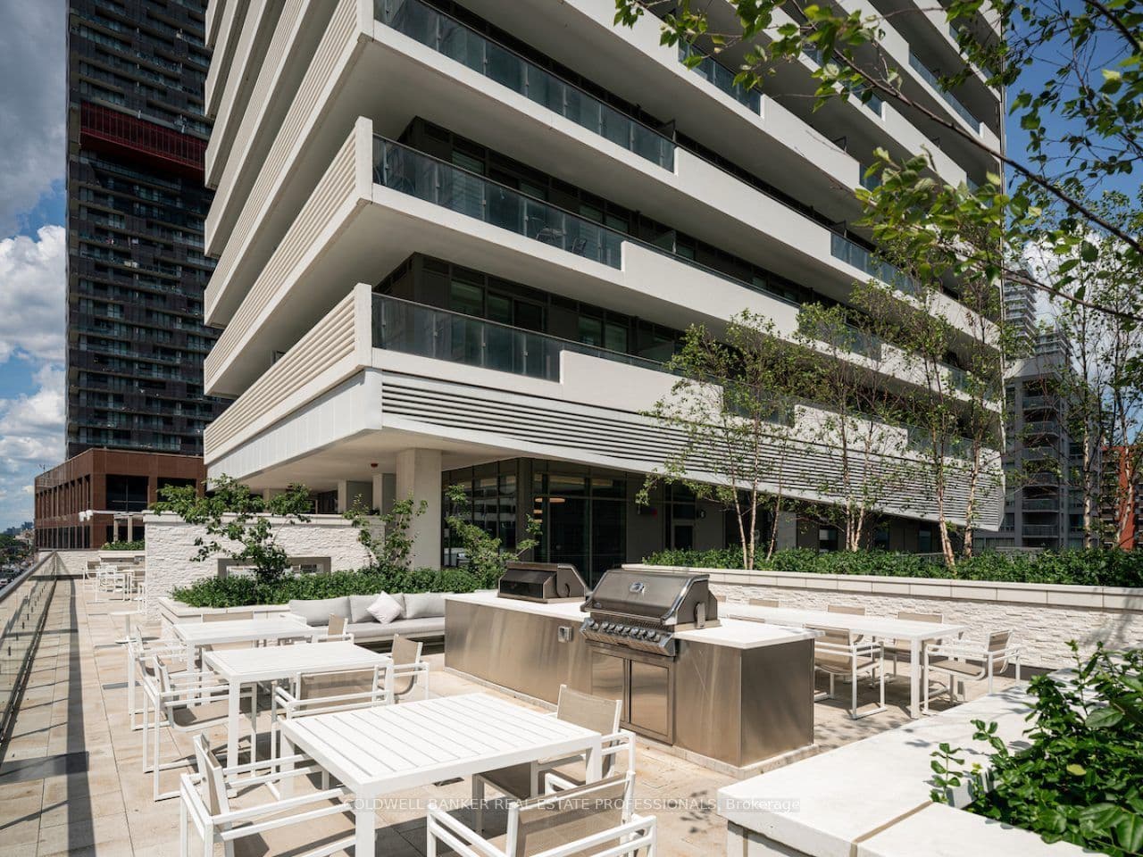 2221 Yonge Street 5304, Toronto C10, ON M4S 2B4