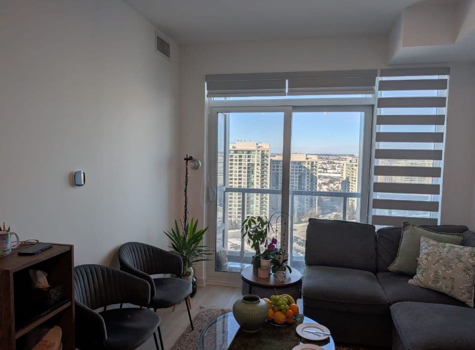 50 Upper Mall Way B-1706, Vaughan, ON L4J 0L8