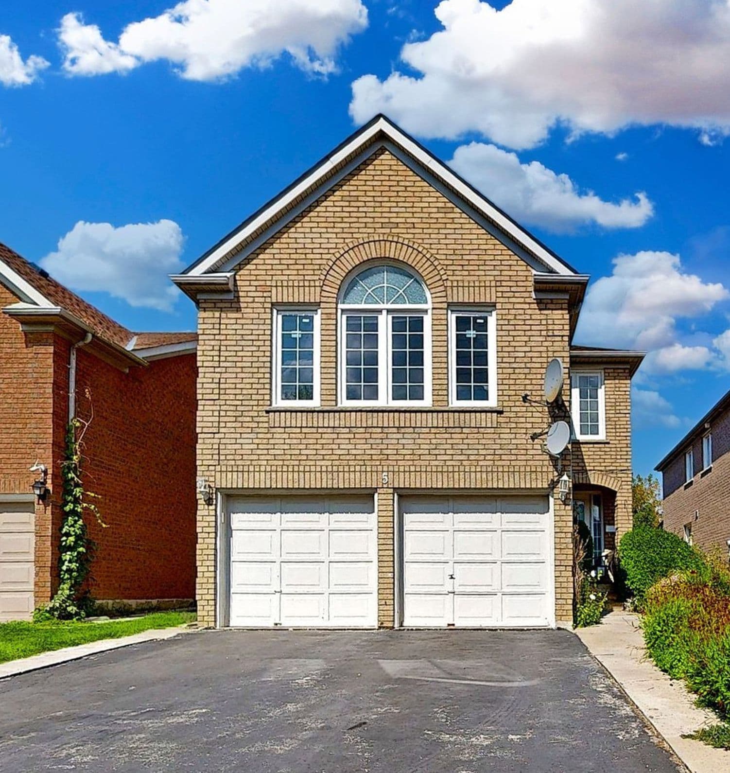 5 Rangeland Road, Brampton, ON L6R 1L4
