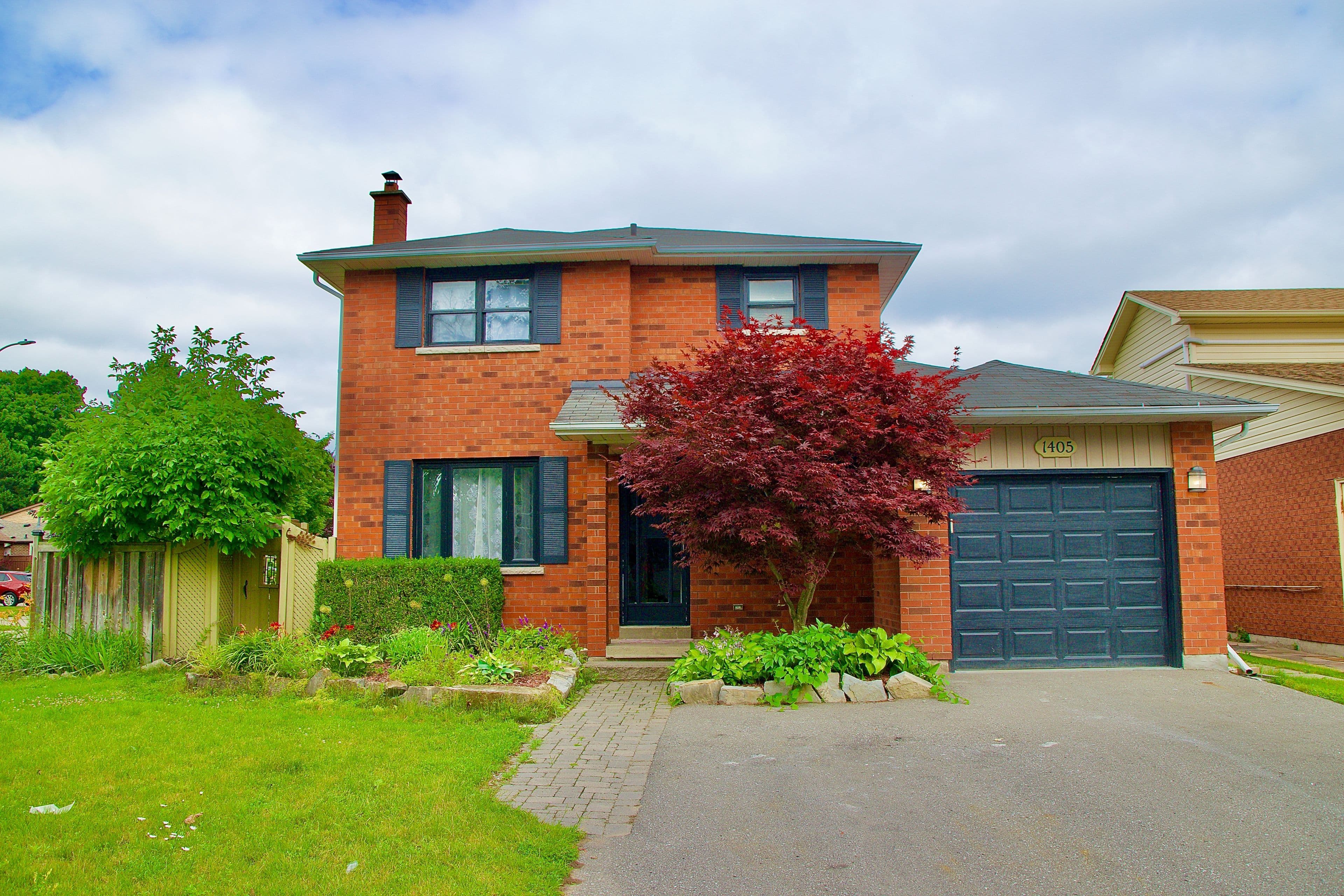 1405 Manitou Drive, Oshawa, ON L1G 7R2