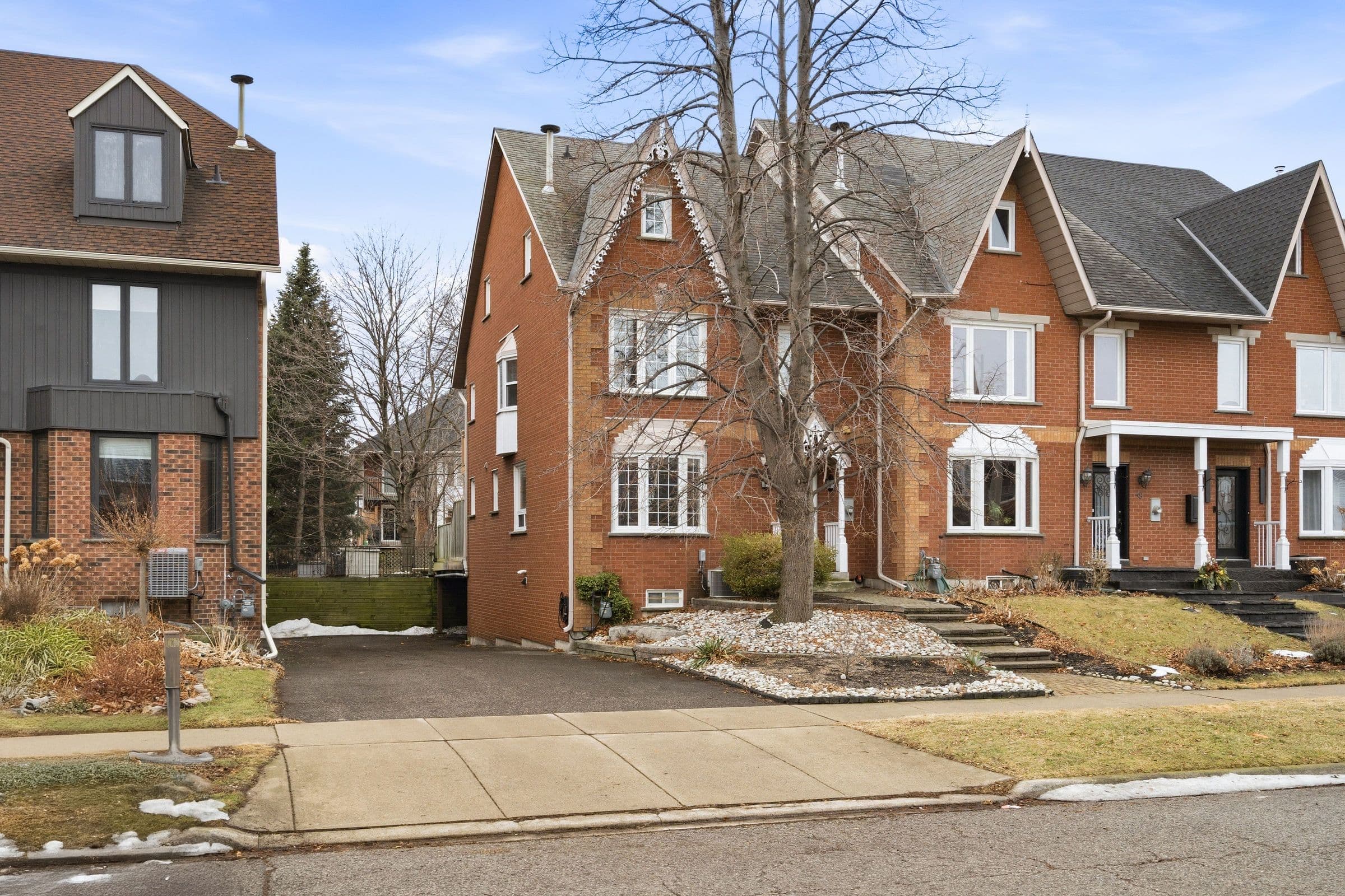 50 Edgewater Drive, Hamilton, ON L8E 4Z3