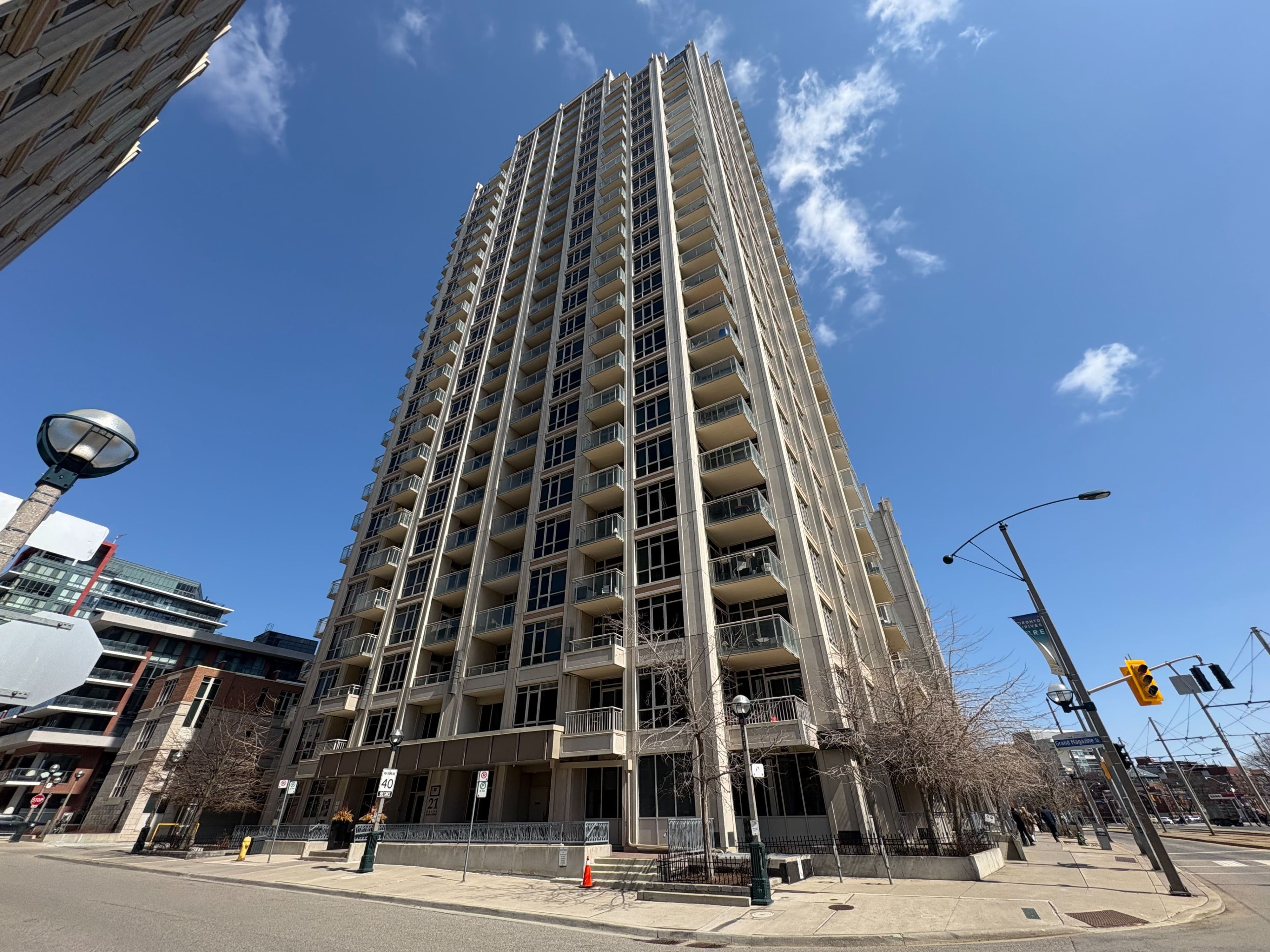 21 Grand Magazine Street 818, Toronto C01, ON M5V 1B5