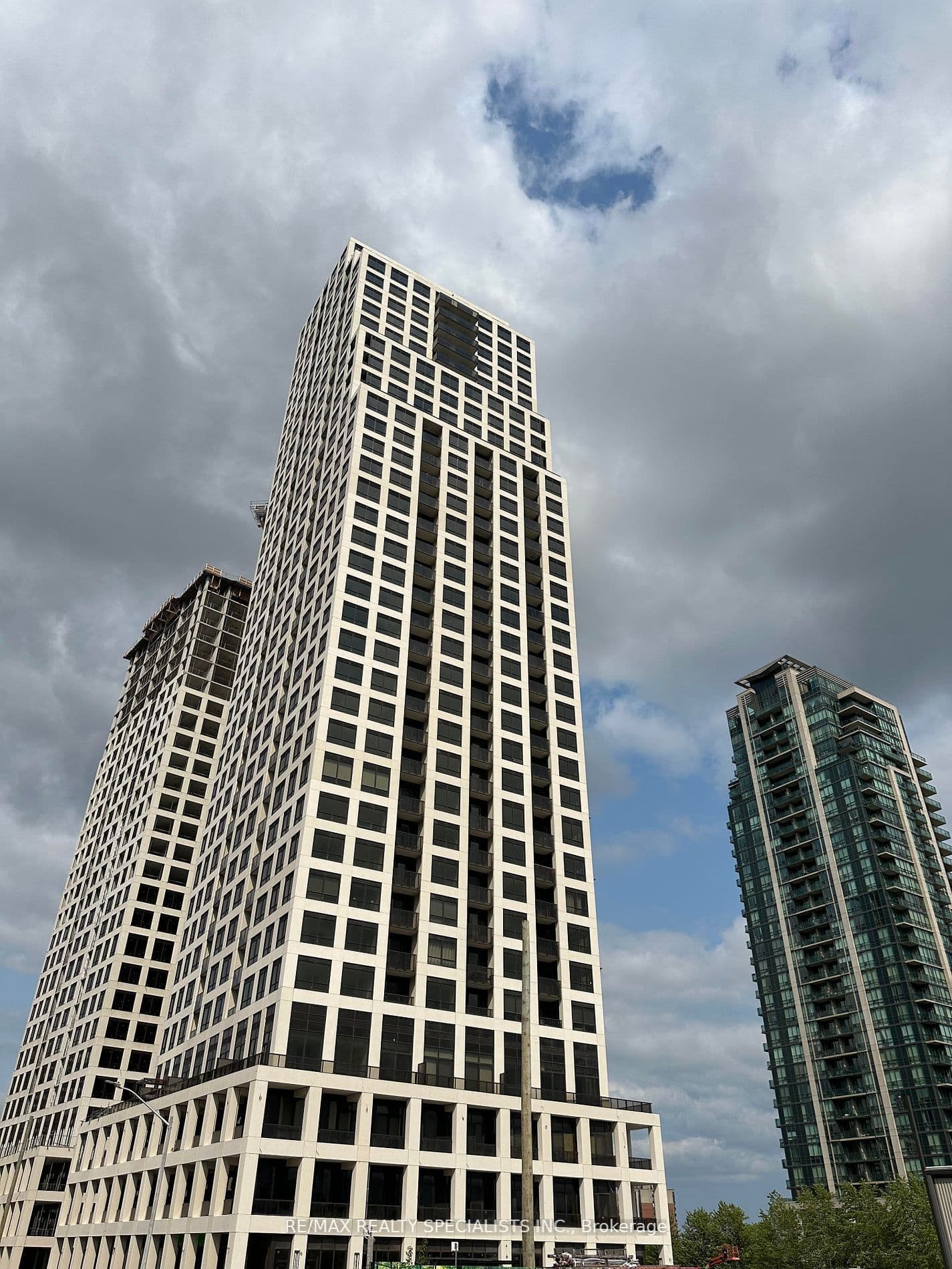 36 Elm Drive W 3605, Mississauga, ON L5B 0N3