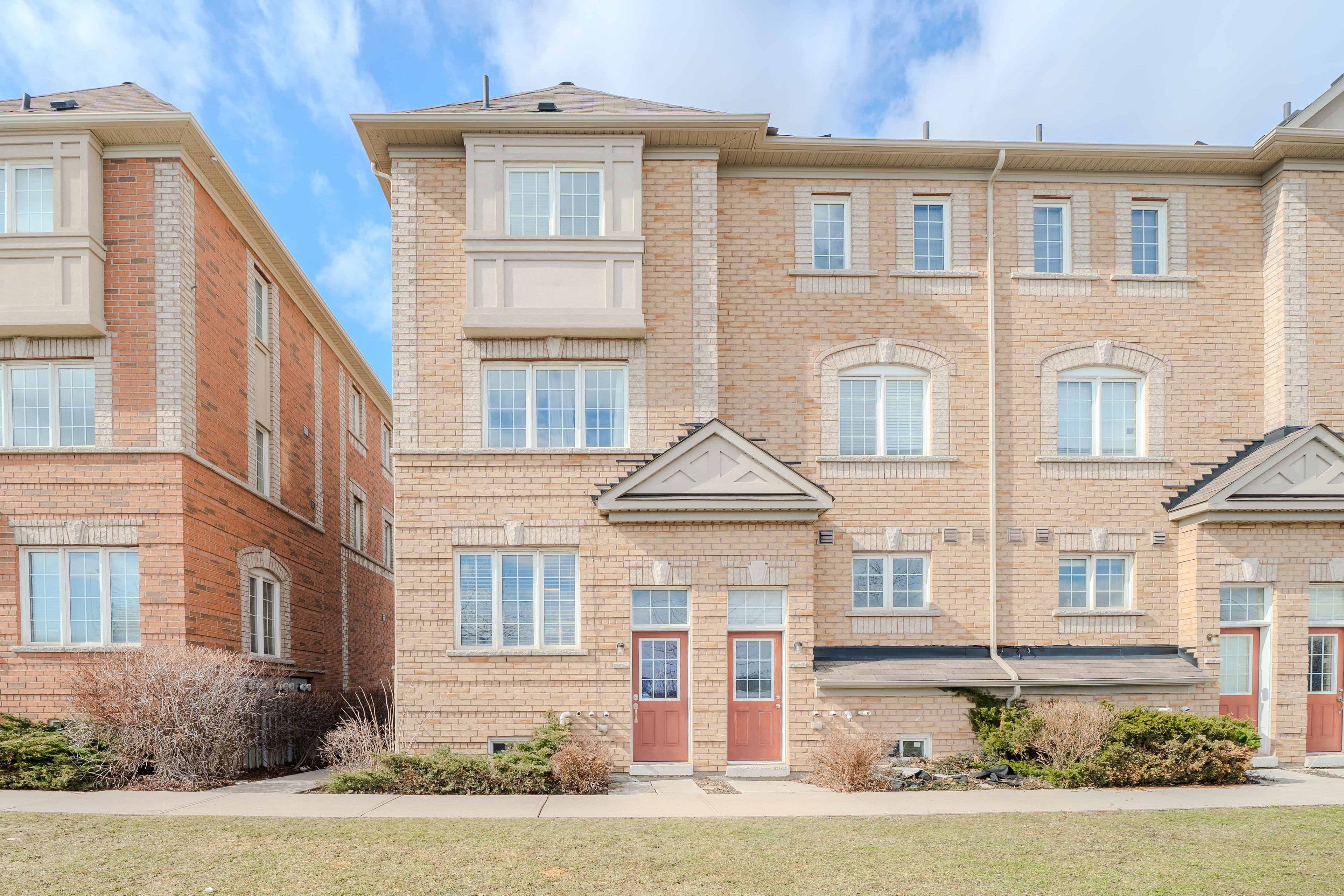 61 Cooperage Lane, Ajax, ON L1S 5C3