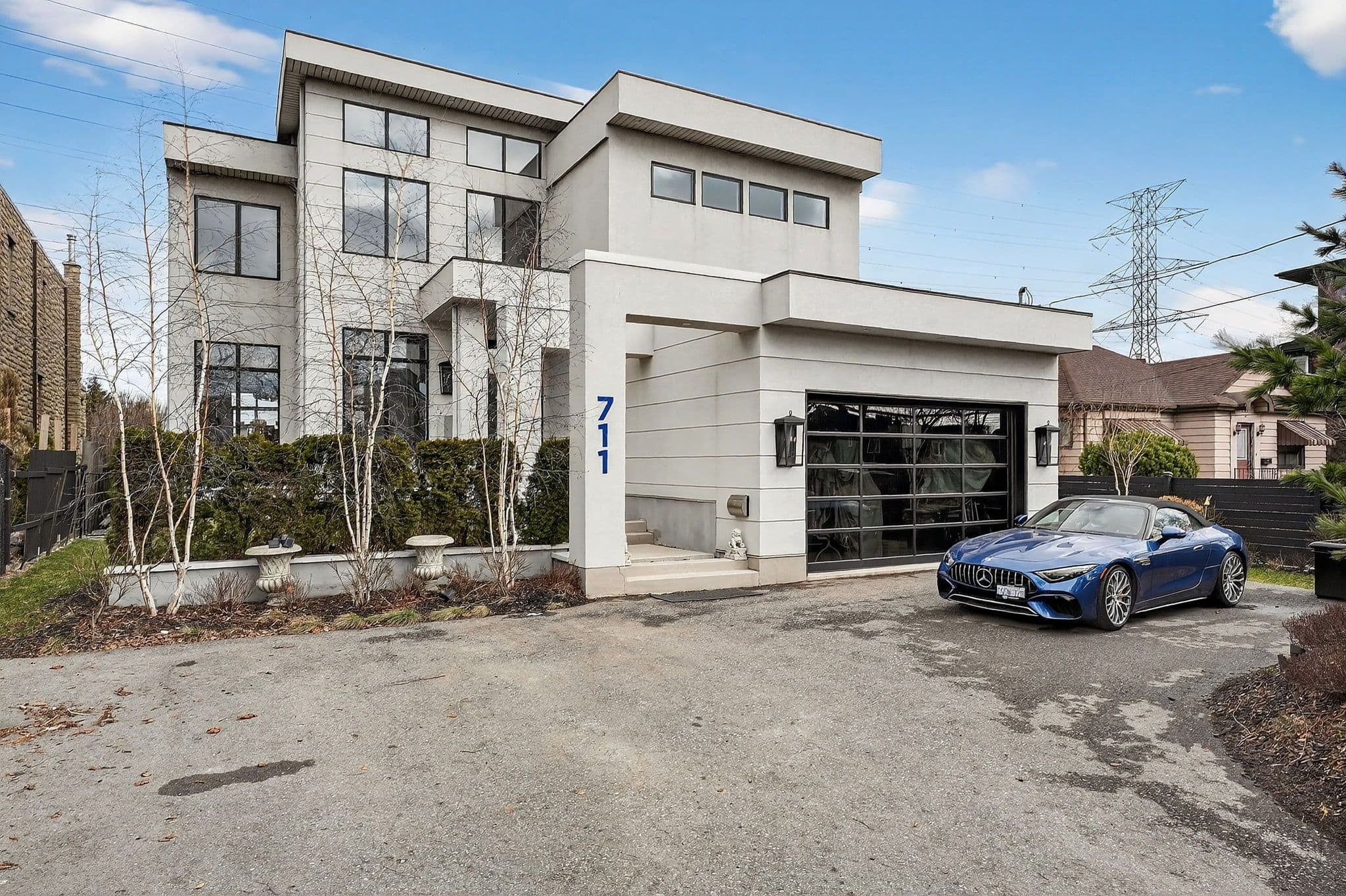 711 Beach Boulevard, Hamilton, ON L8H 6Y5