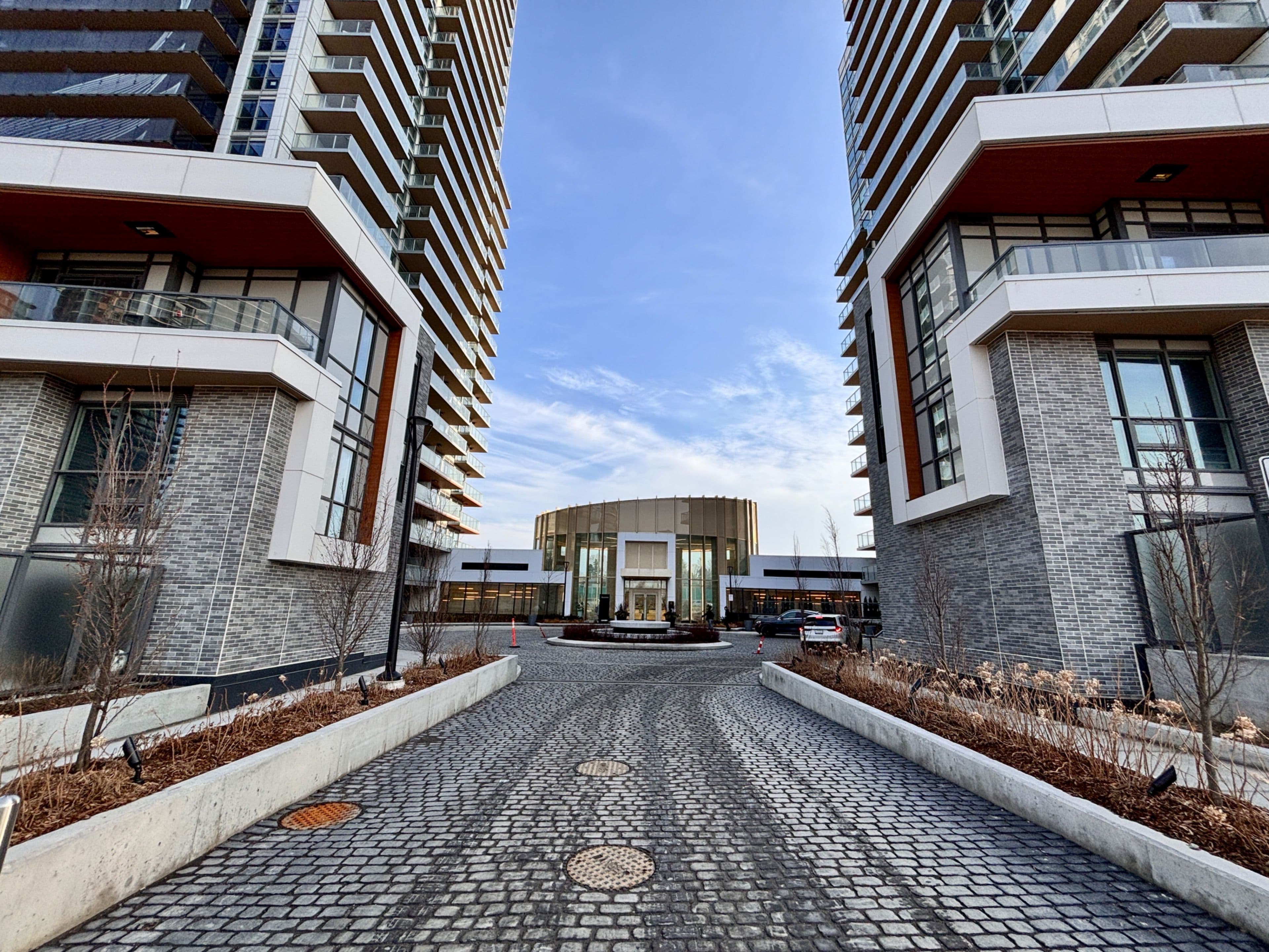 27 Mcmahon Drive 1211, Toronto C15, ON M2K 0J2