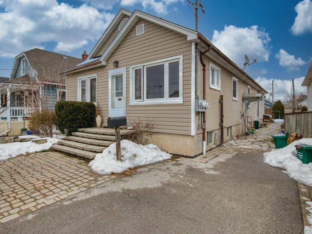 28 Charles Avenue, St. Catharines, ON L2M 5S9