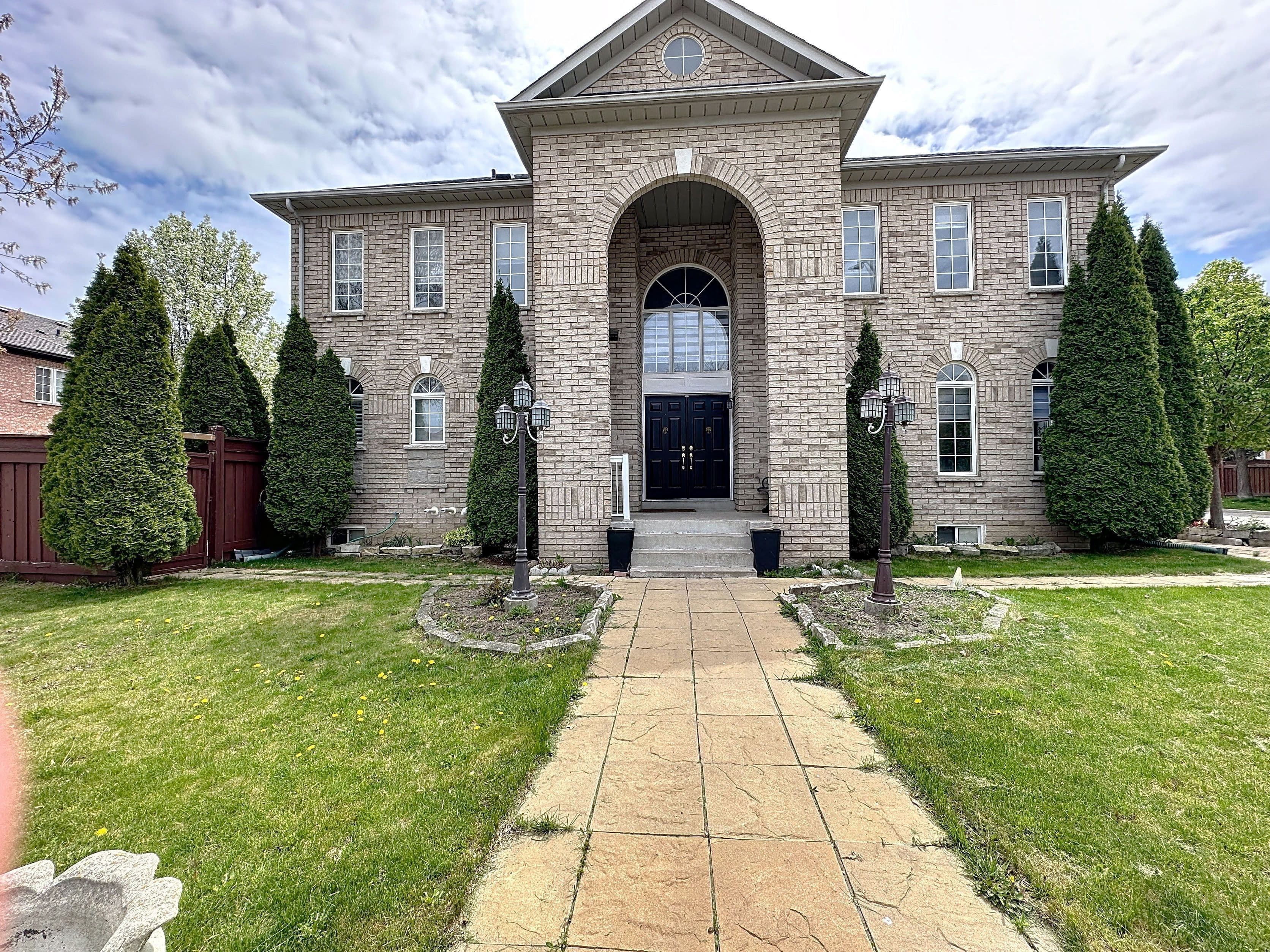 129 Ledge Rock Drive, Vaughan, ON L4H 2G7