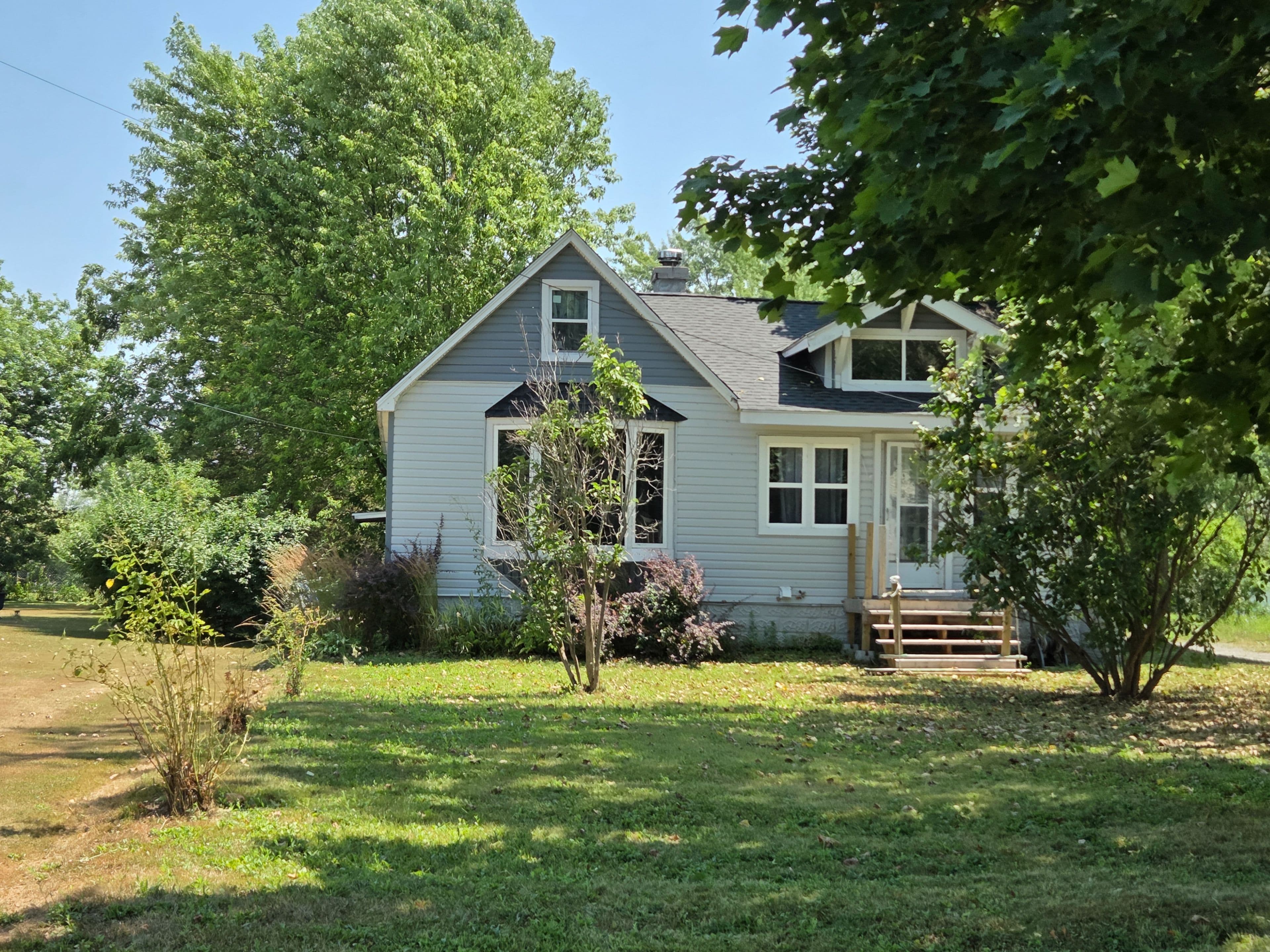 330 Helena Street, Fort Erie, ON L2A 4J8