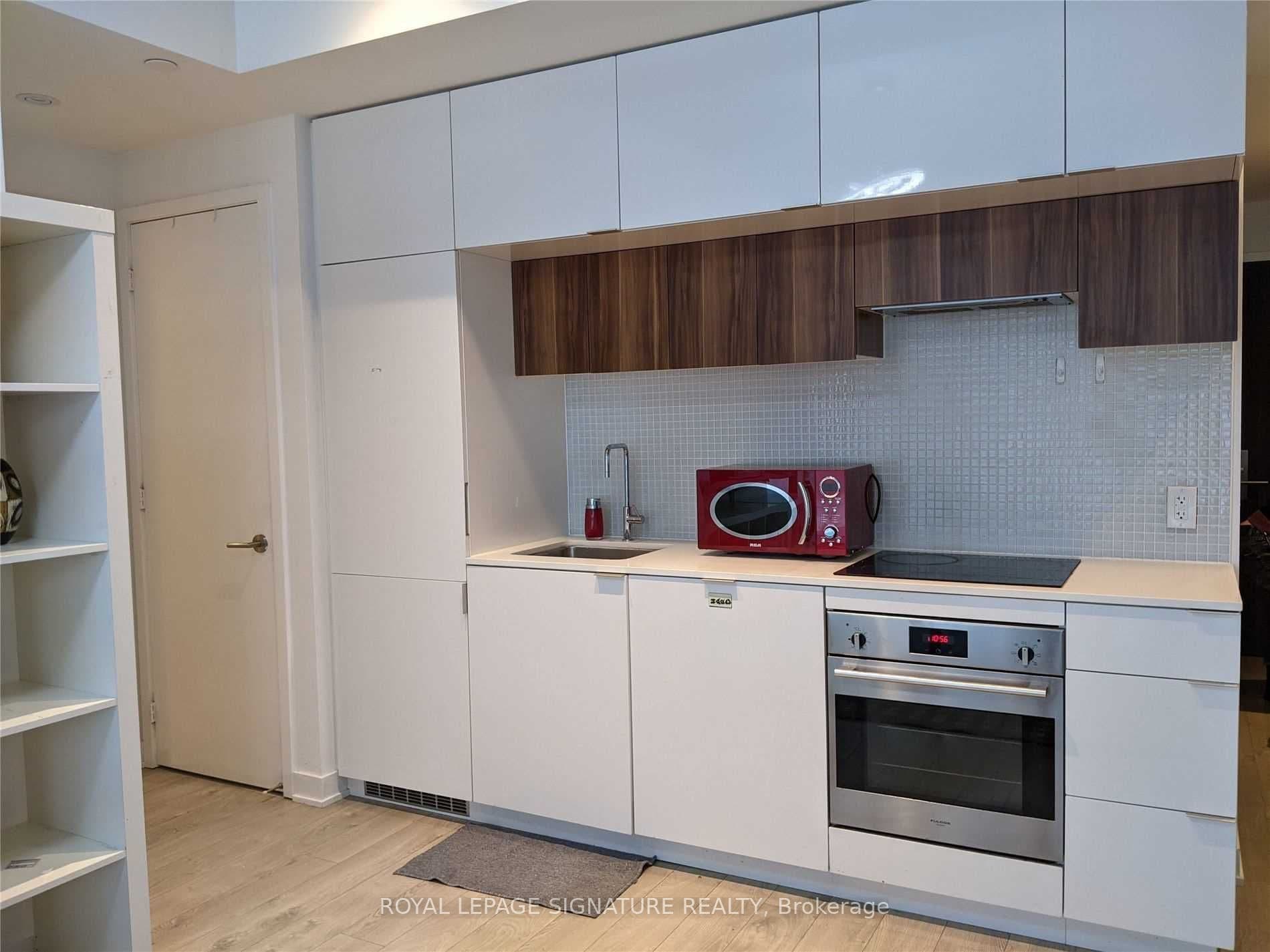 185 Roehampton Avenue 201, Toronto C10, ON M4P 0C6