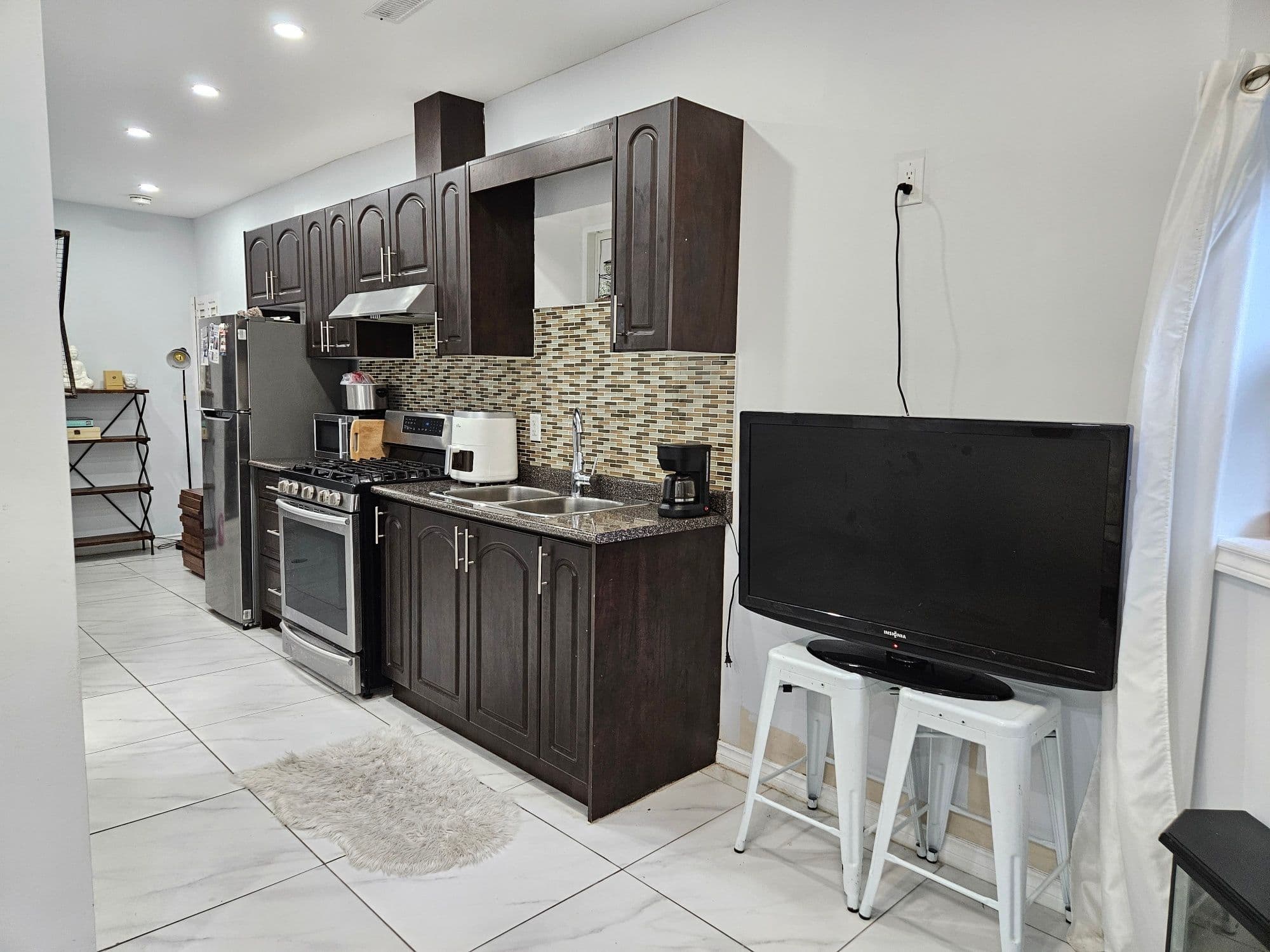 141 Coxwell Avenue Lower, Toronto E02, ON M4L 3B4