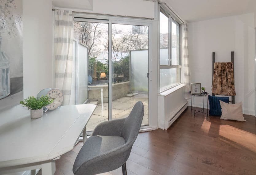 711 Bay Street 320, Toronto C01, ON M5G 2J8