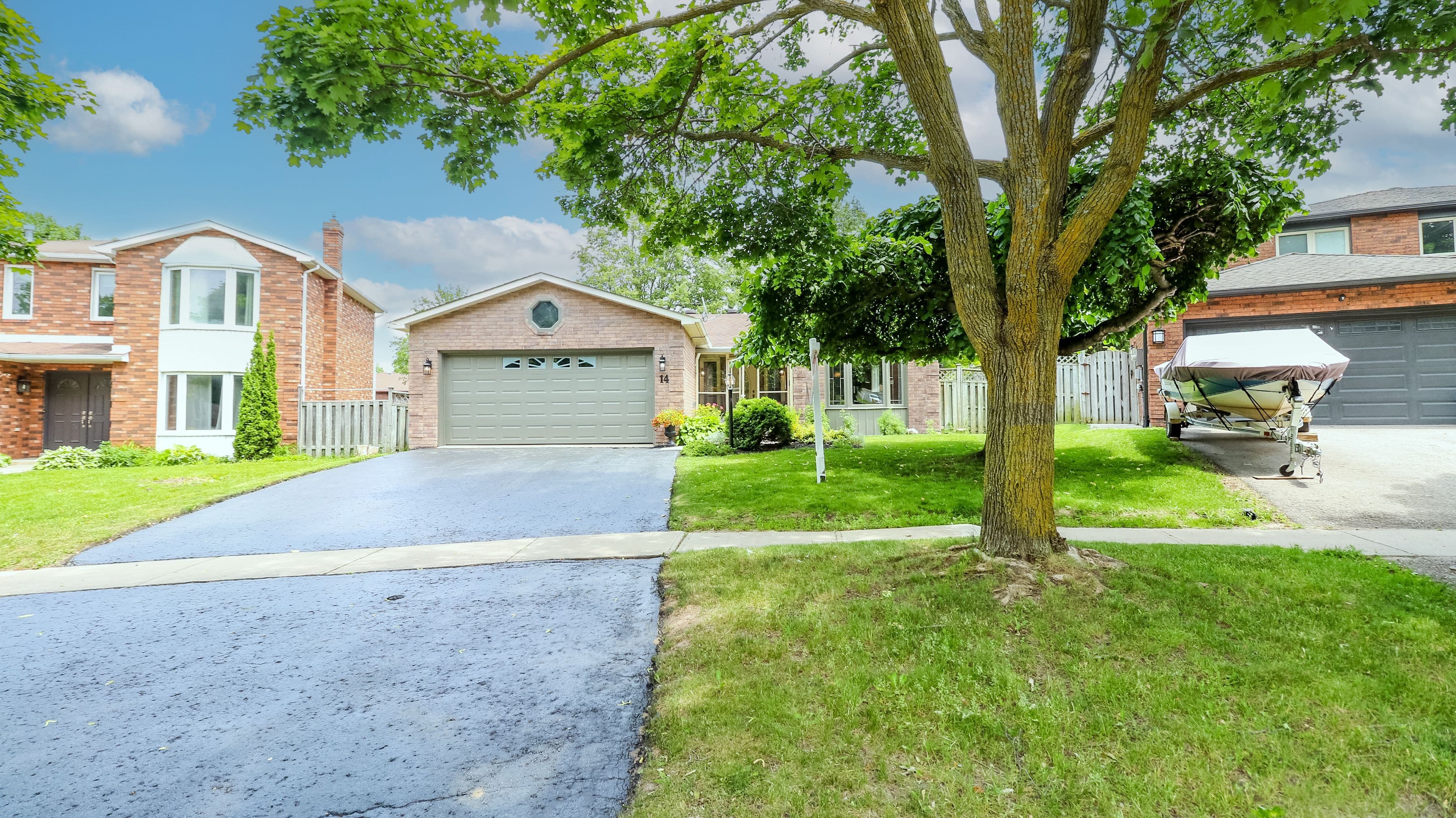 14 Autumn Lane, Barrie, ON L4N 6G8