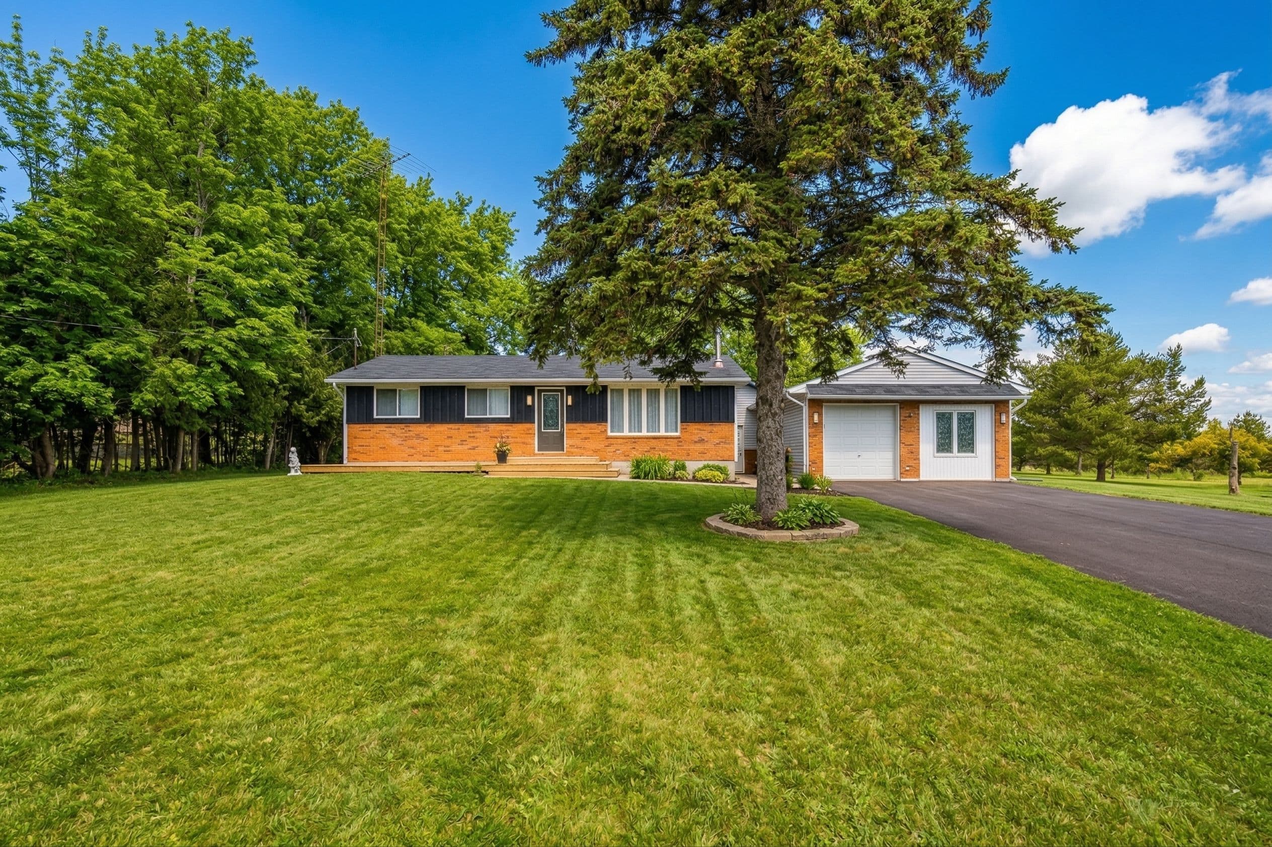11490 Simcoe Street, Scugog, ON L9L 1B3