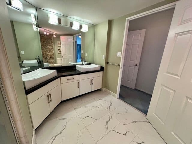 30 Greenfield Avenue 714, Toronto C14, ON M2N 6N3