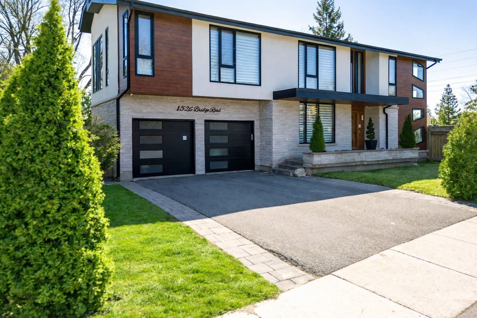 1526 Bridge Road, Oakville, ON L6L 2E3