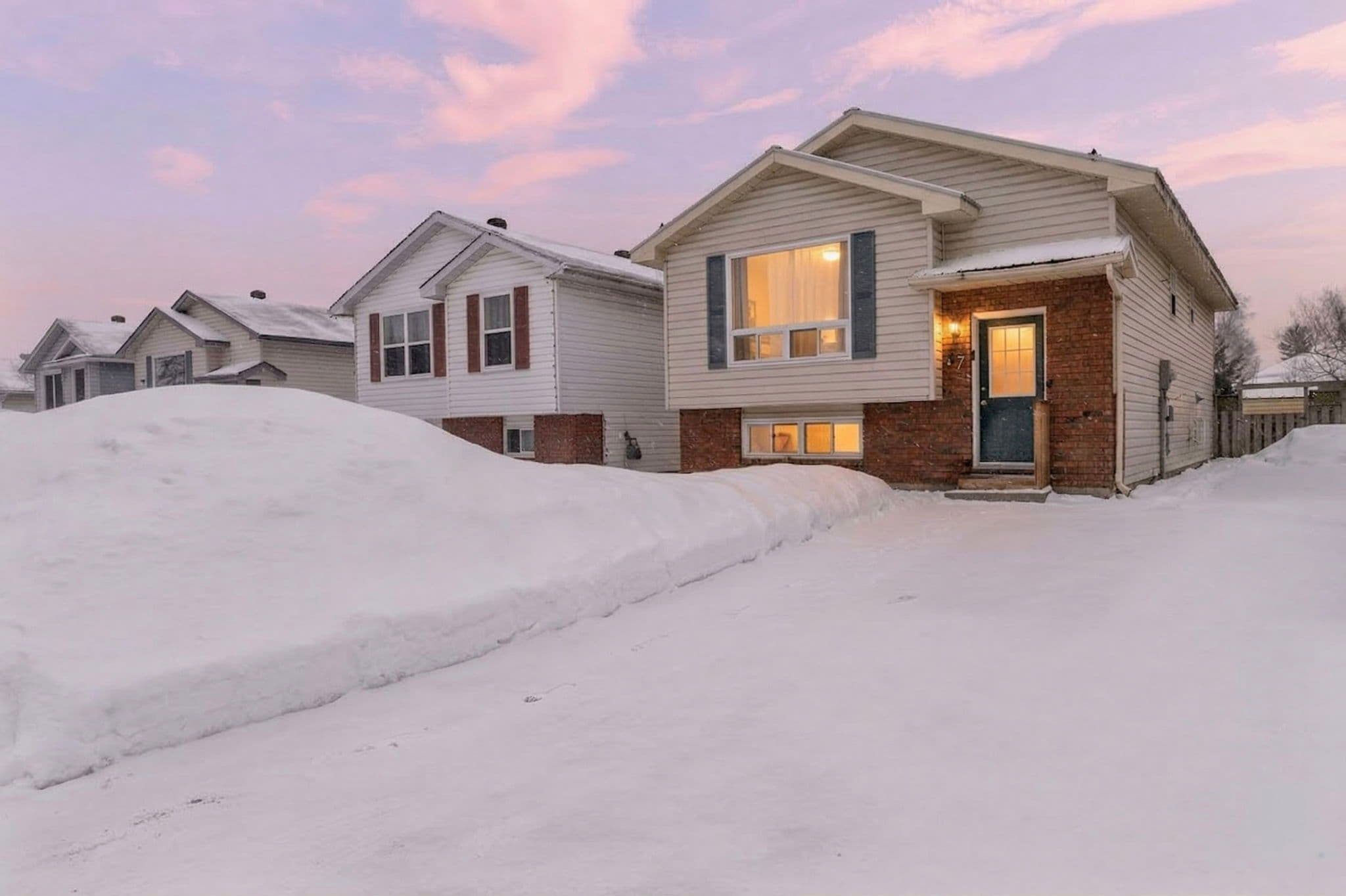 37 Louise Lane, Orillia, ON L3V 7W1