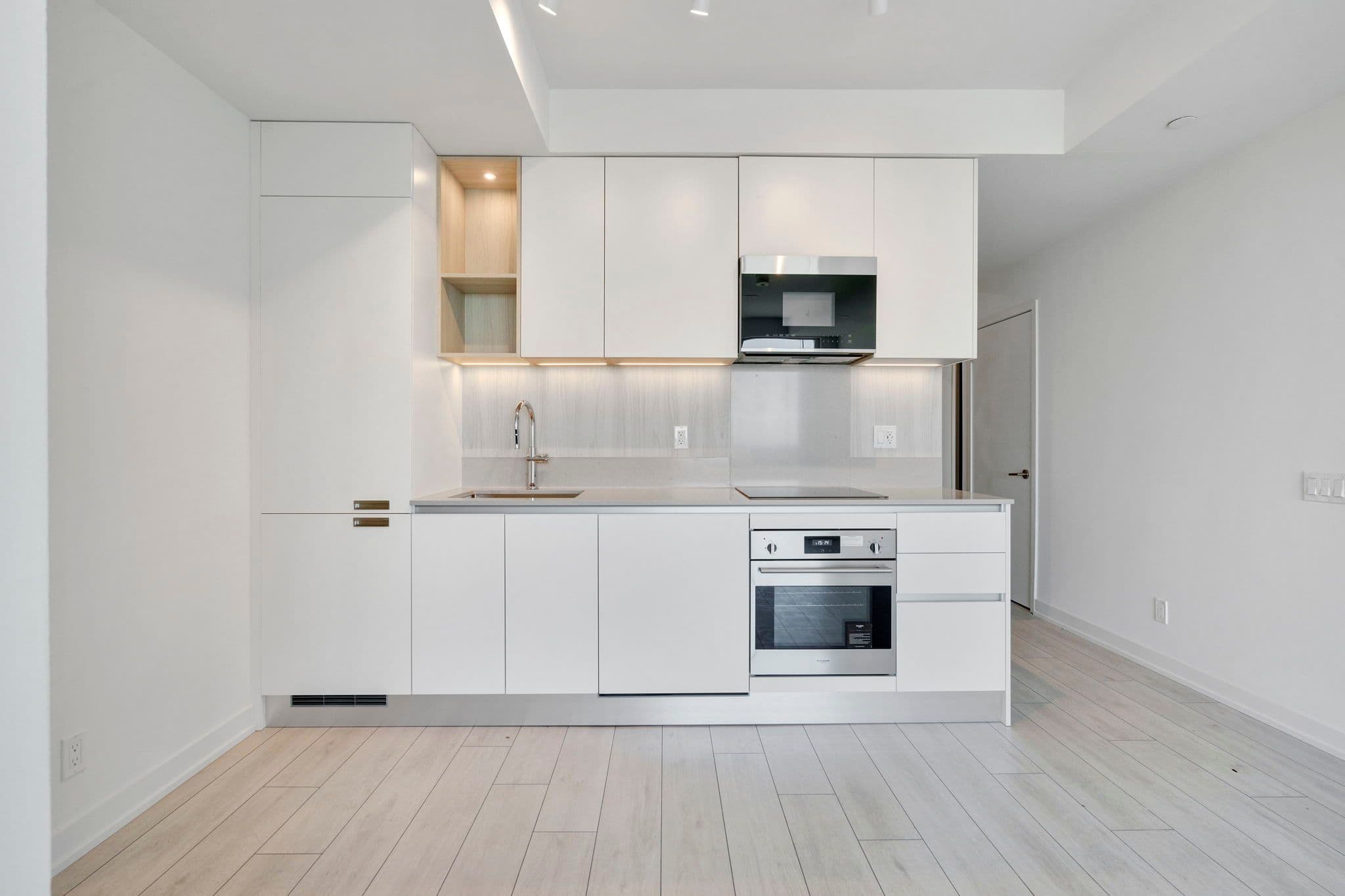 39 Mary Street Unit #1302, Barrie, ON L4N 1S9