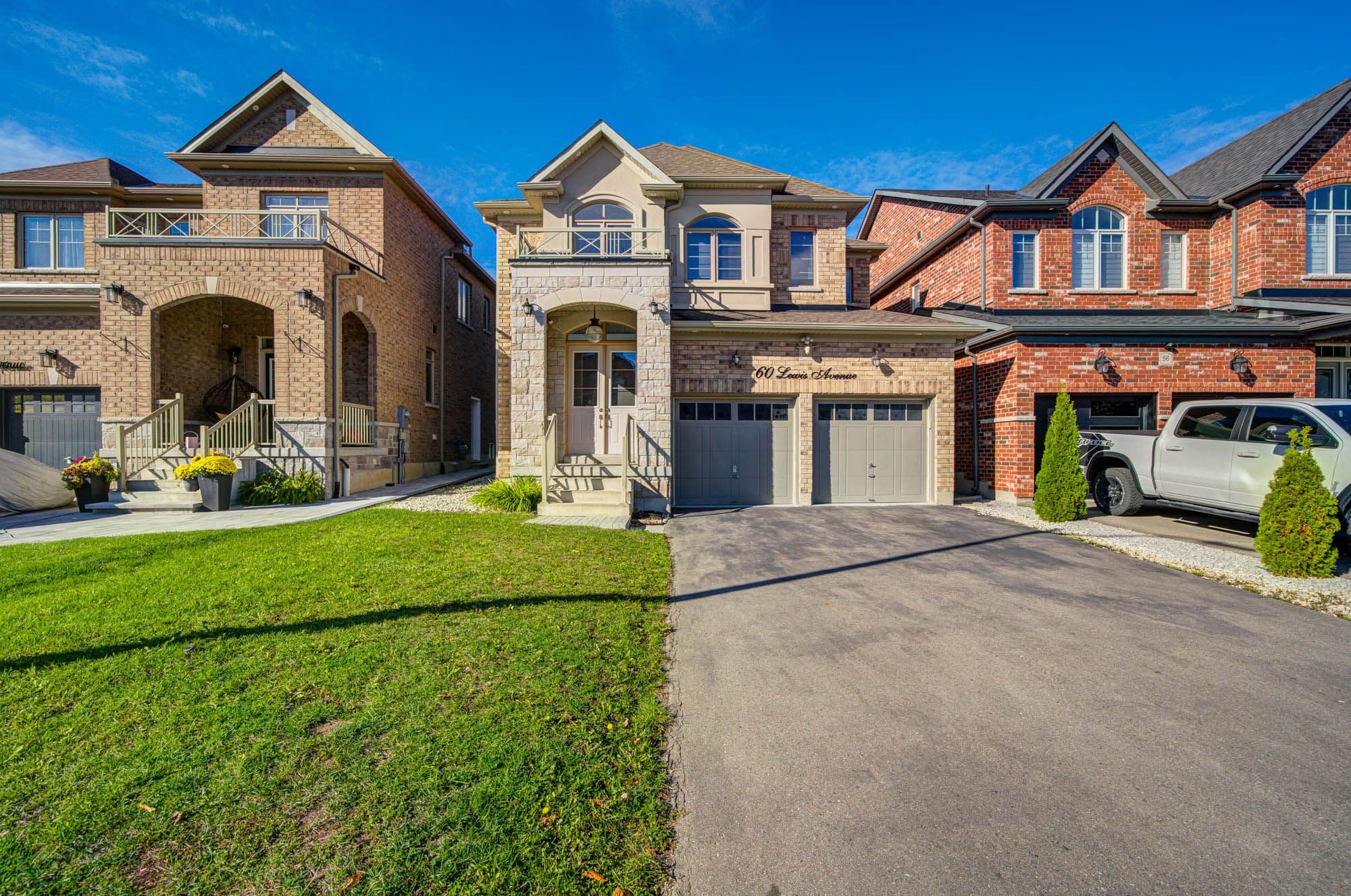60 LEWIS Avenue, Bradford West Gwillimbury, ON L3Z 0X2