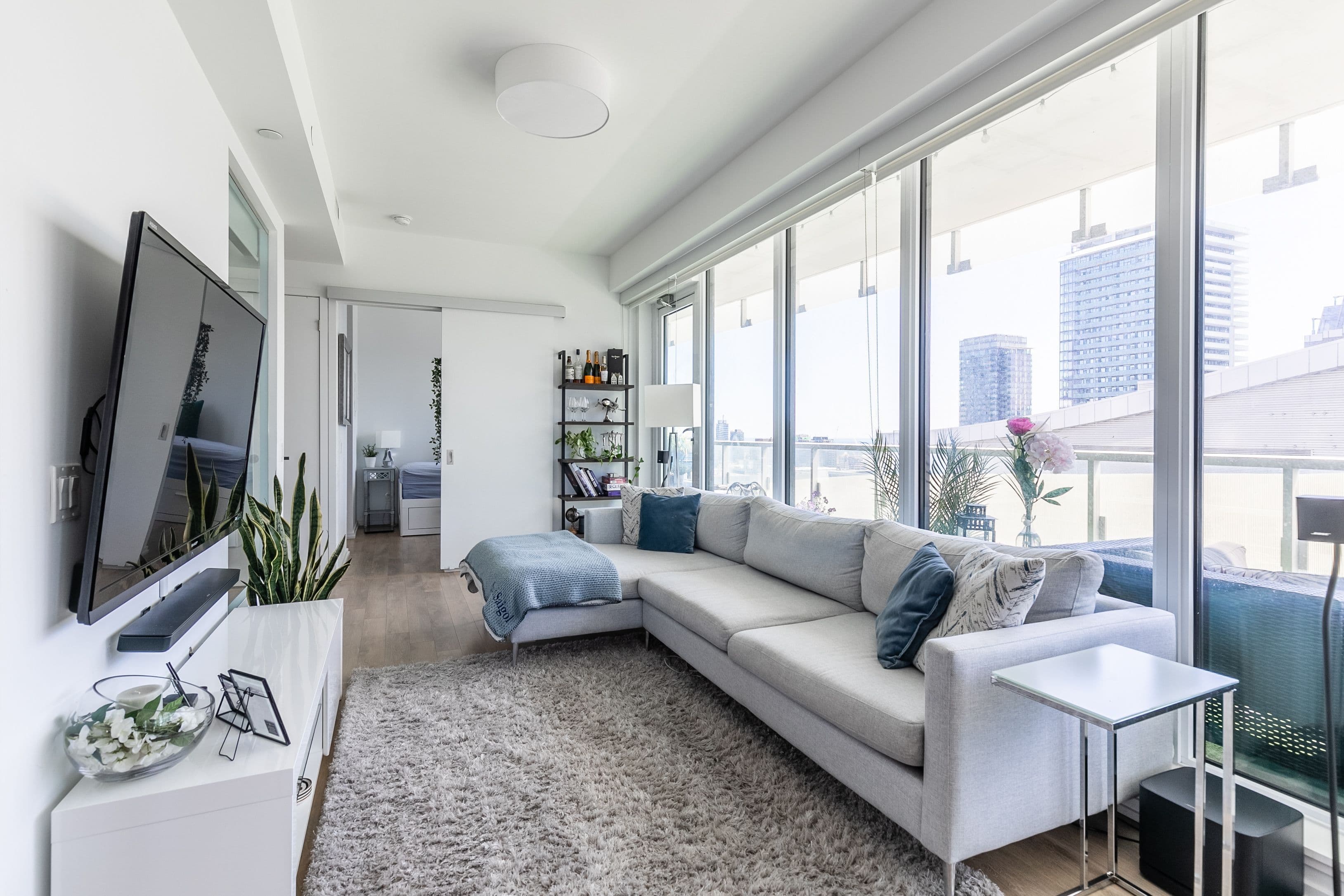 197 Yonge Street 2409, Toronto C08, ON M5B 1M4