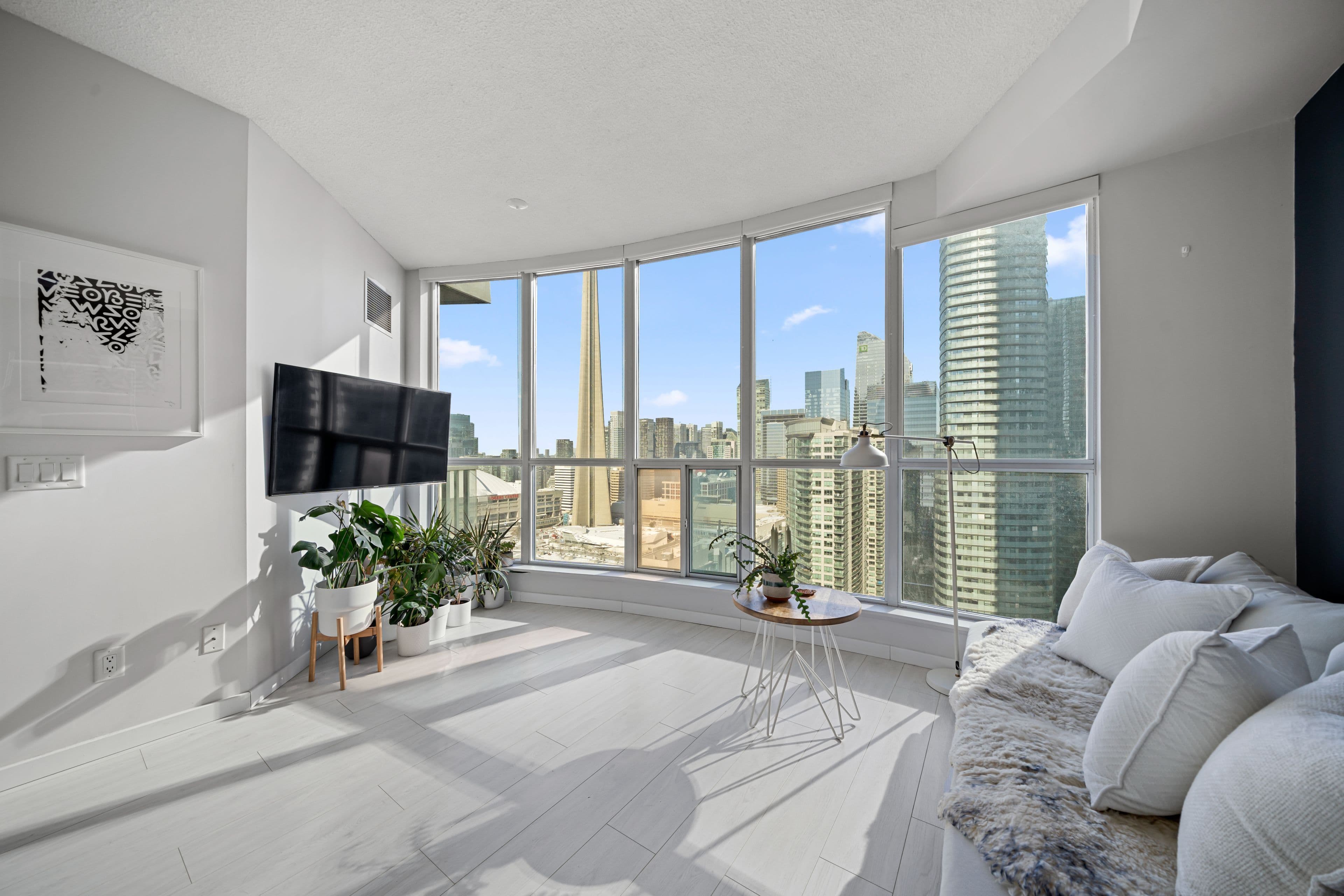 208 Queens Quay W 3313, Toronto C01, ON M5J 2Y5