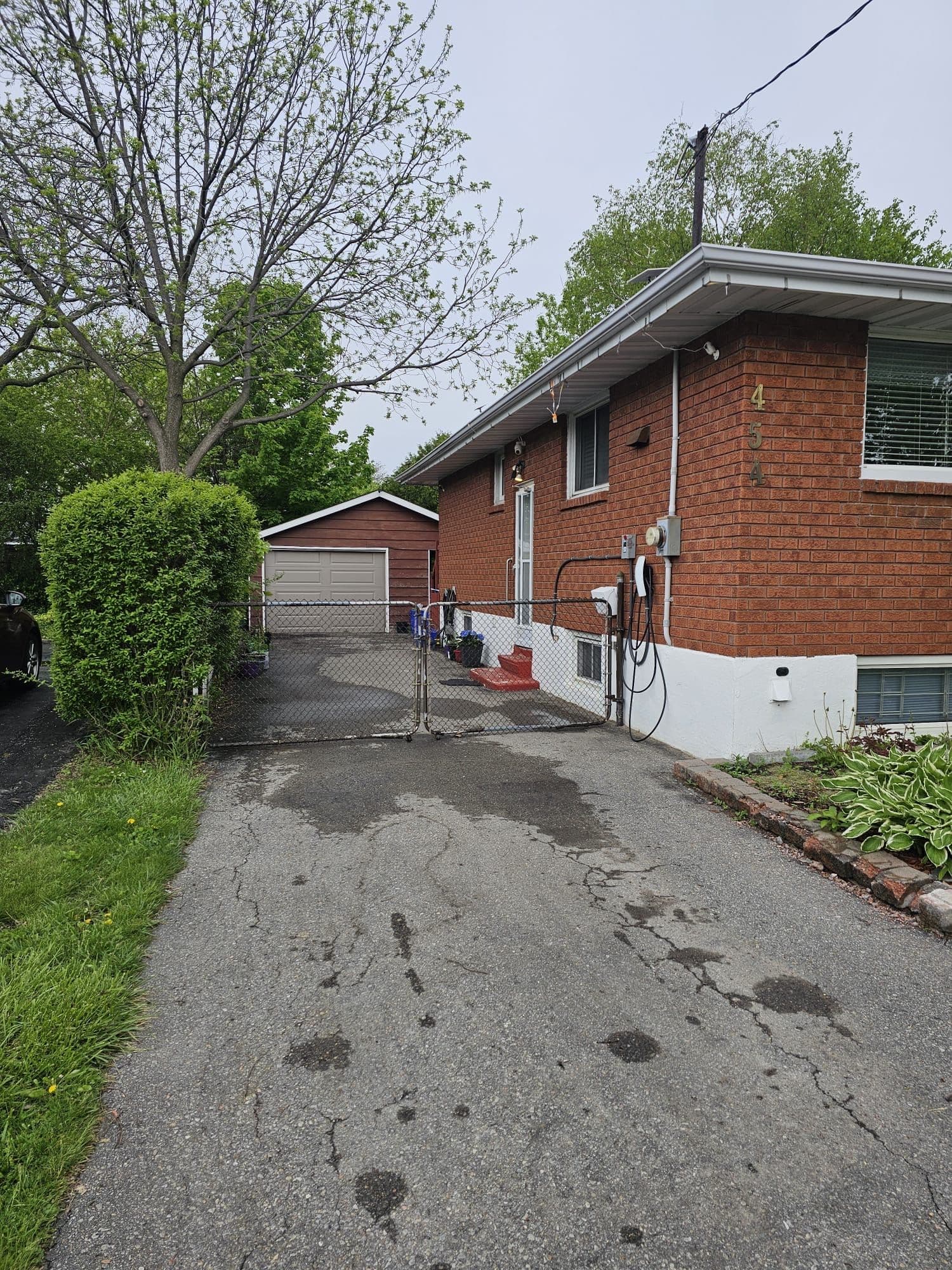 454 Stevenson Road N, Oshawa, ON L1J 5N6