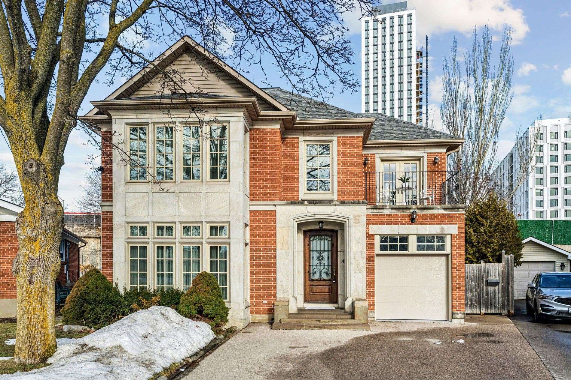 7 Rollins Place, Toronto W08, ON M9B 3Y4