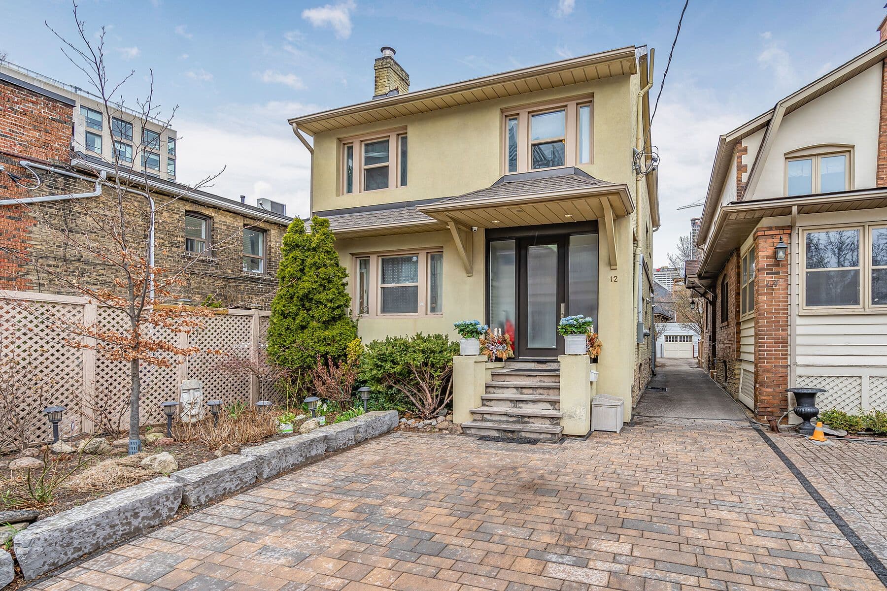 12 Belsize Drive, Toronto C10, ON M4S 1L4