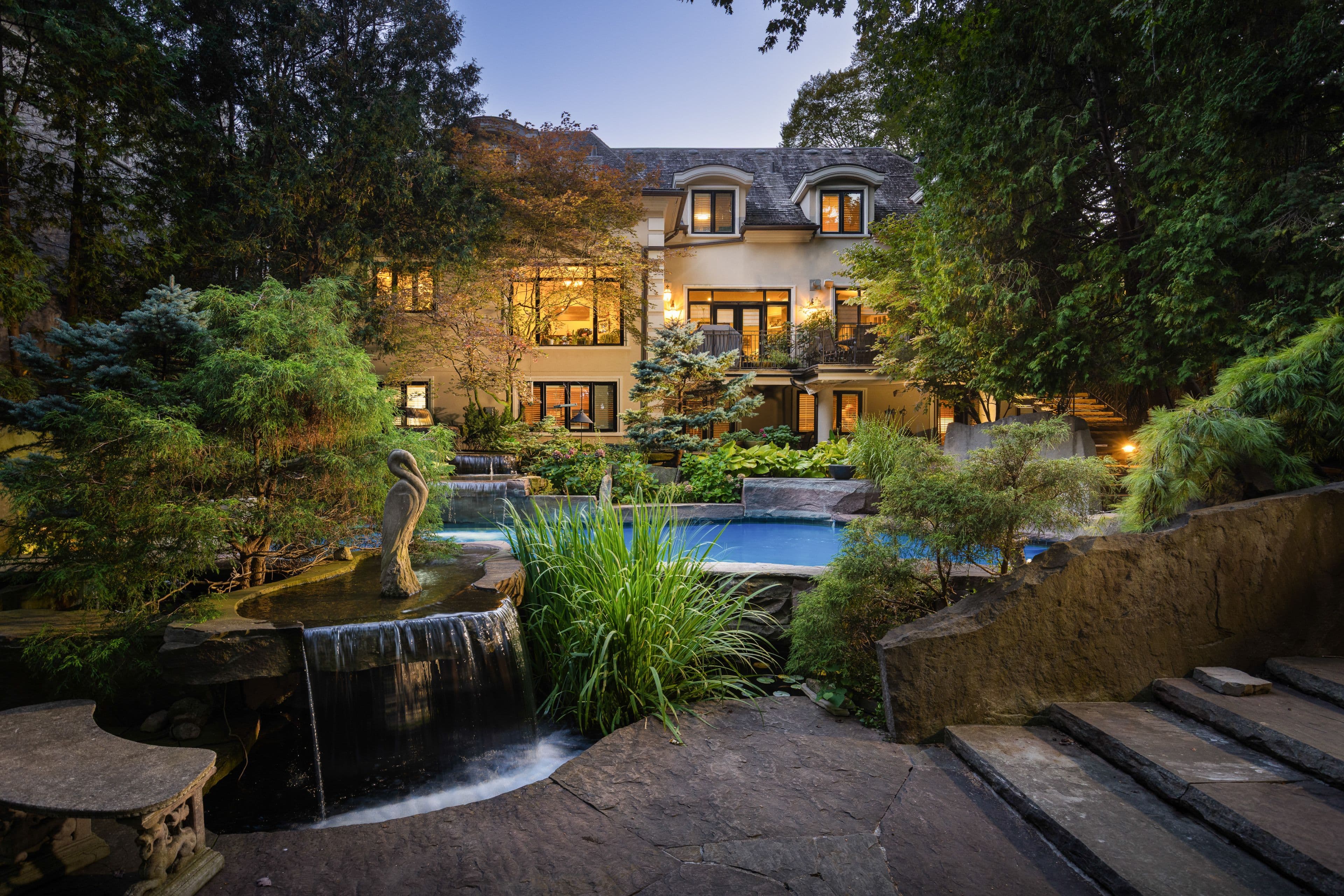 23 Edenbrook Hill, Toronto W08, ON M9A 3Z7