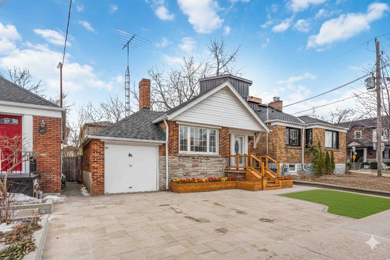 461 O'connor Drive, Toronto E03, ON M4J 2W8