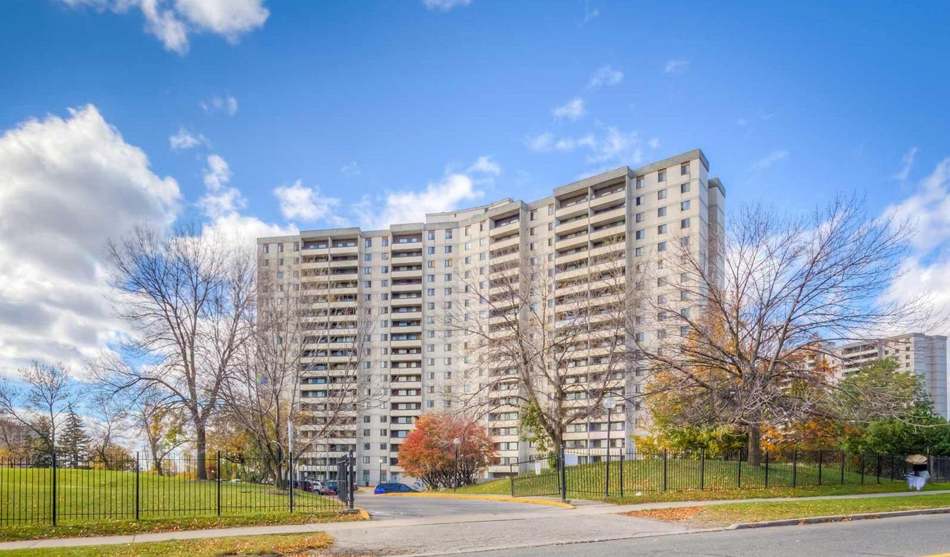 5 San Romano Way 1510, Toronto W05, ON M3N 2Y4