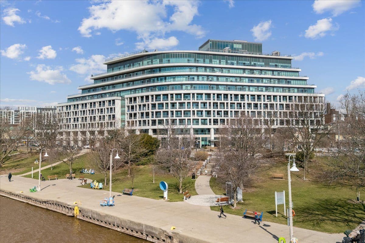 11 Bronte Road 327, Oakville, ON L6L 0E1