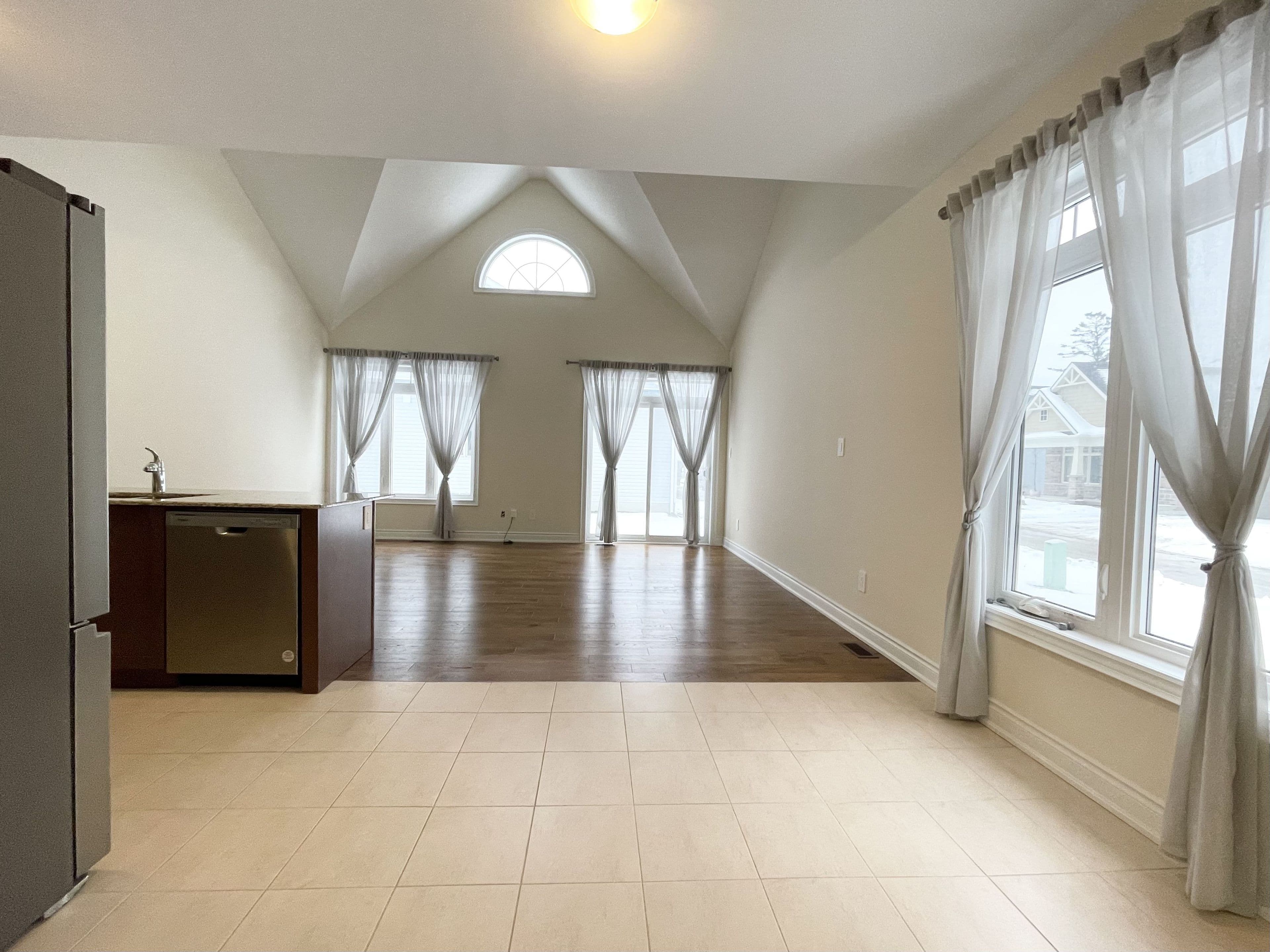 1 Palmira Drive, Georgina, ON L0E 1R0