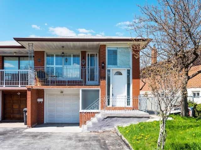 136 Cabana Drive Lower, Toronto W05, ON M9L 1K9