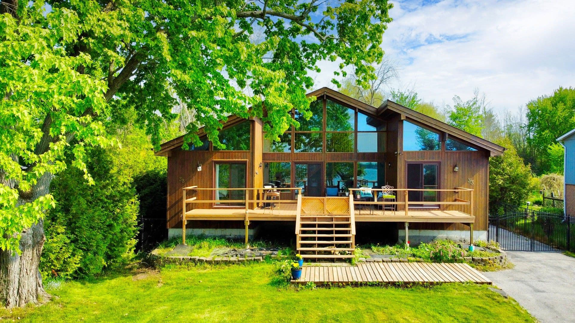 33 Lake Drive E, Georgina, ON L4P 3E9