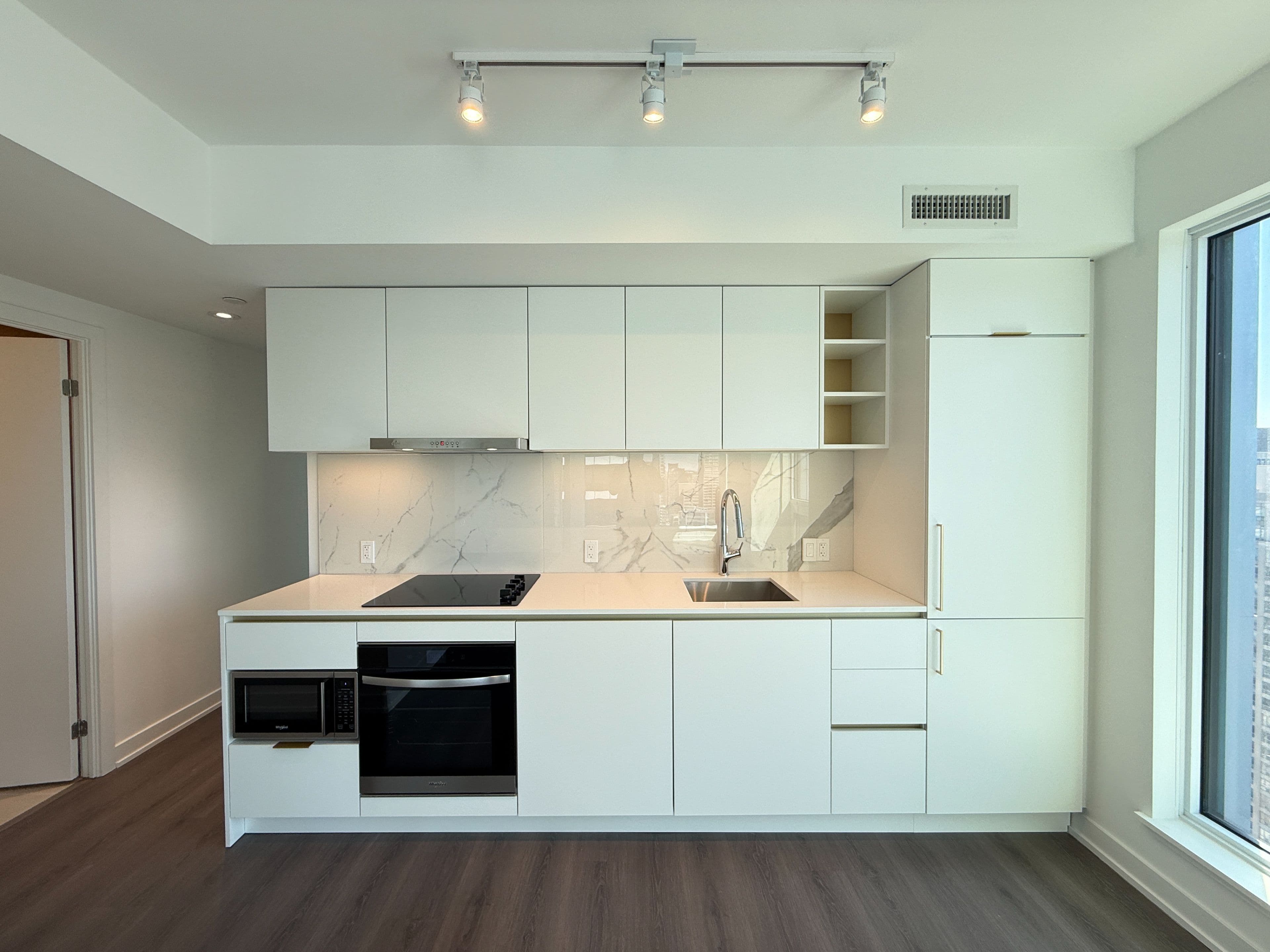 8 Wellesley Street W 3703, Toronto C01, ON M4Y 0J5