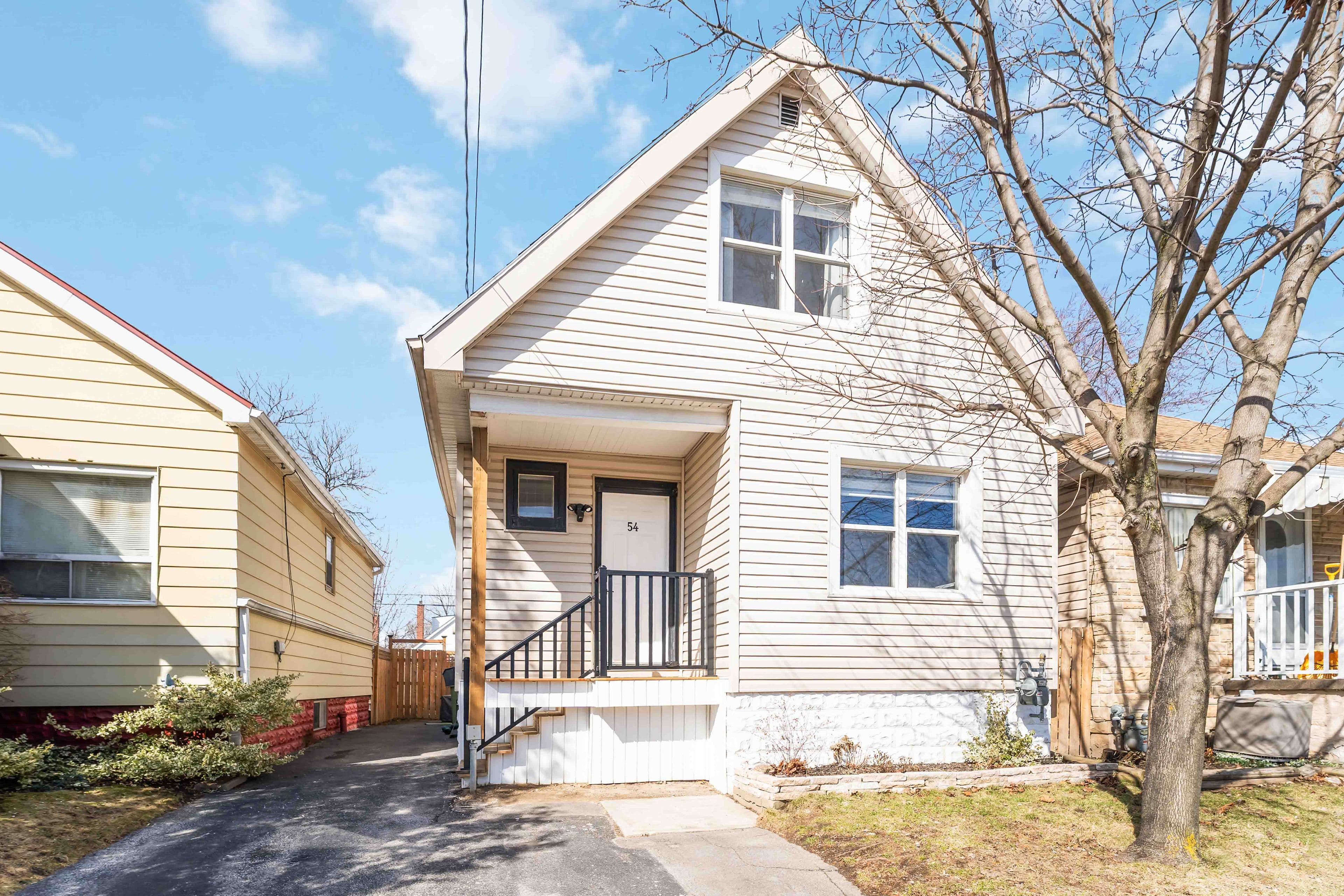 54 Weir Street S, Hamilton, ON L8K 3A4