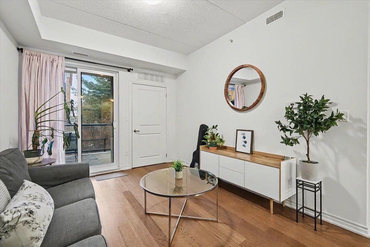 1284 Gordon Street 120, Guelph, ON N1L 0M8