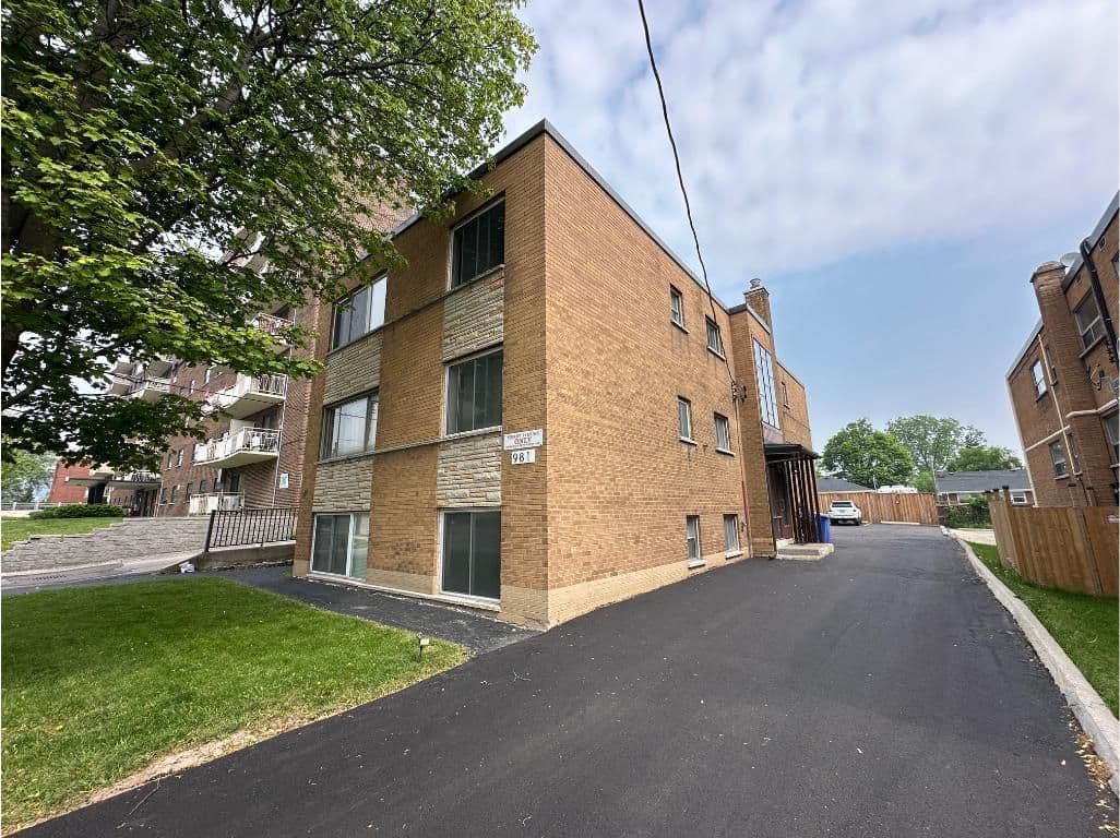 981 Mohawk Road E, Hamilton, ON L8T 2R9