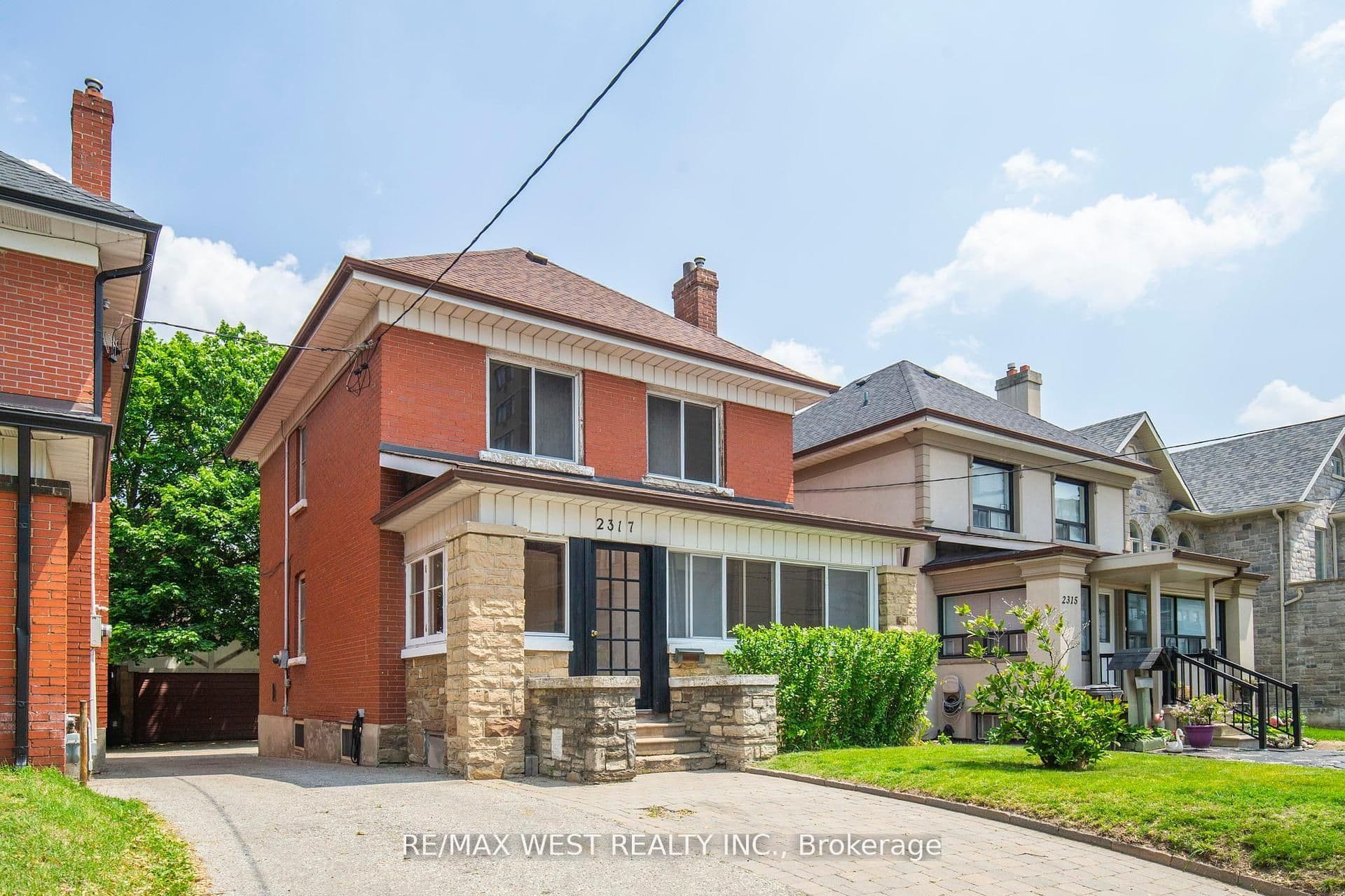 2317 Weston Road, Toronto W04, ON M9N 1Z7