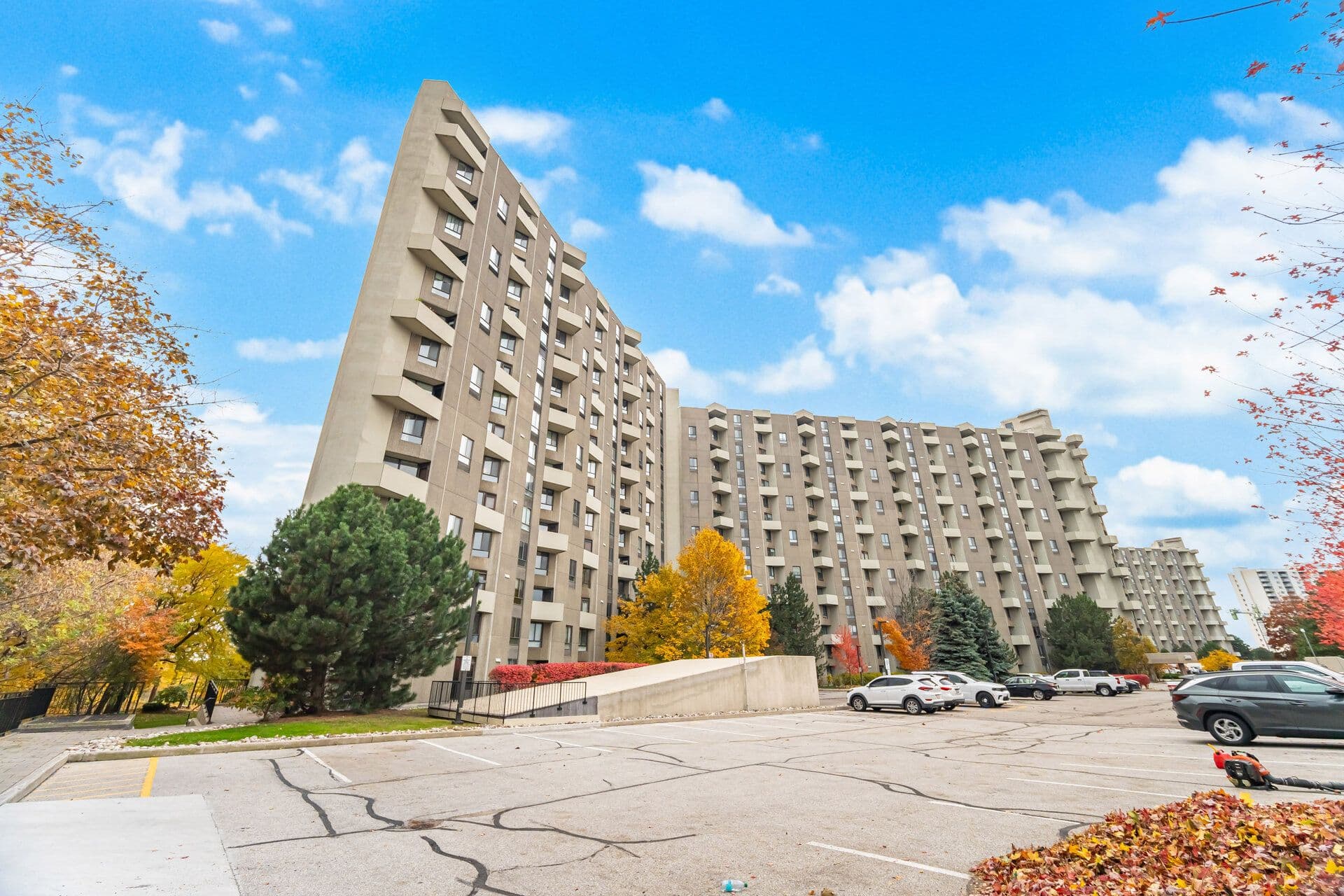 284 Mill Road A12, Toronto W08, ON M9C 4W6