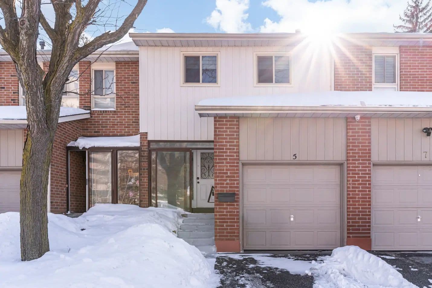 34 Dundalk Drive 5, Toronto E04, ON M1P 4W3