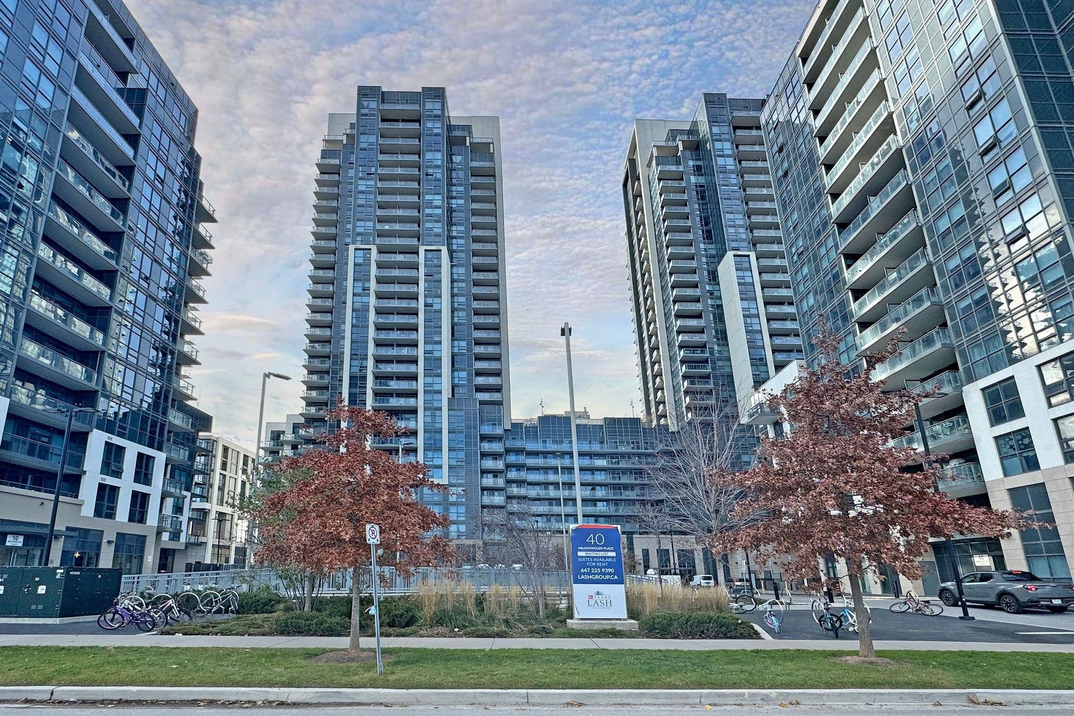 20 Meadowglen Place 2710, Toronto E09, ON M1G 0A9