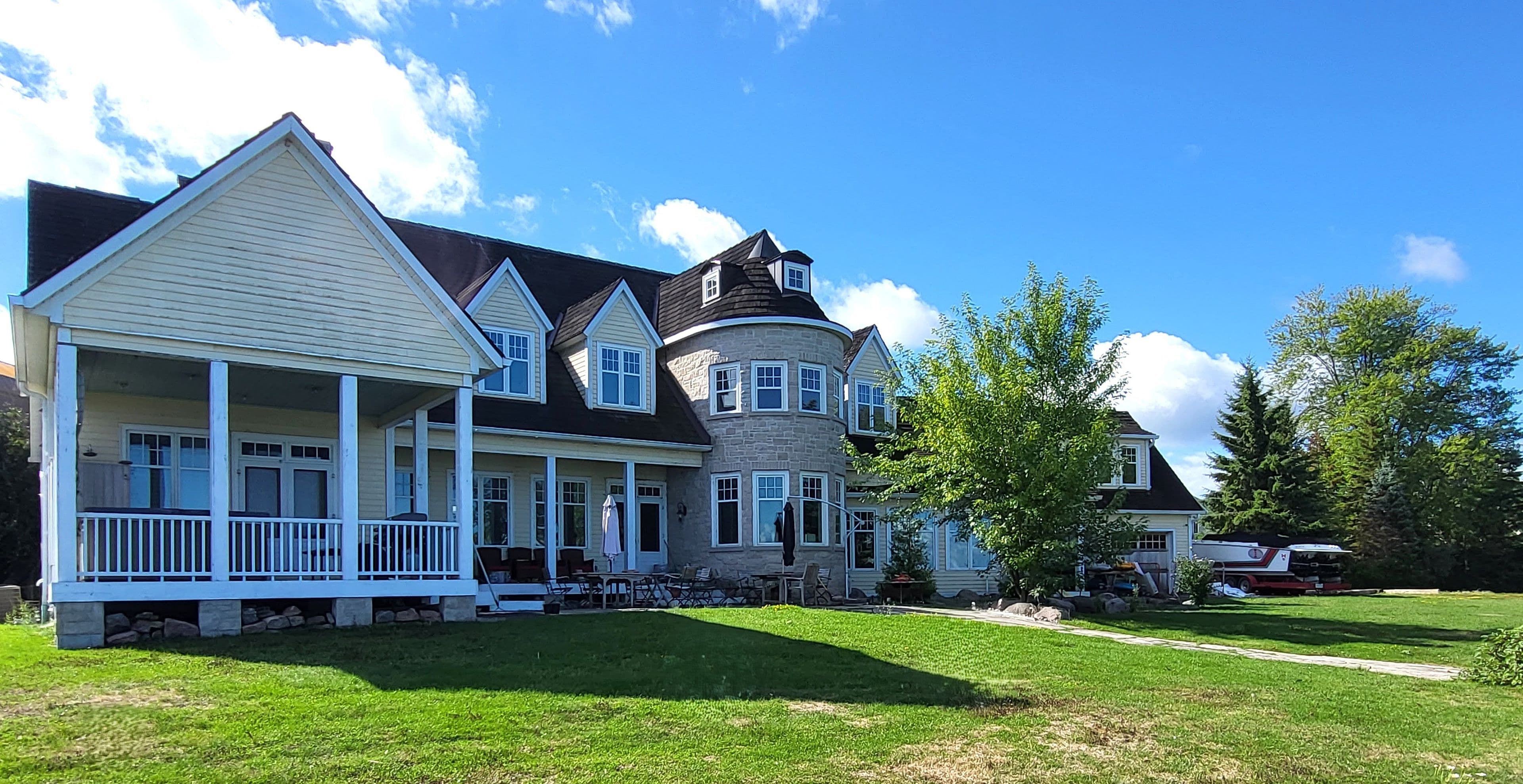 136 Lake Drive E, Georgina, ON L4P 3E9