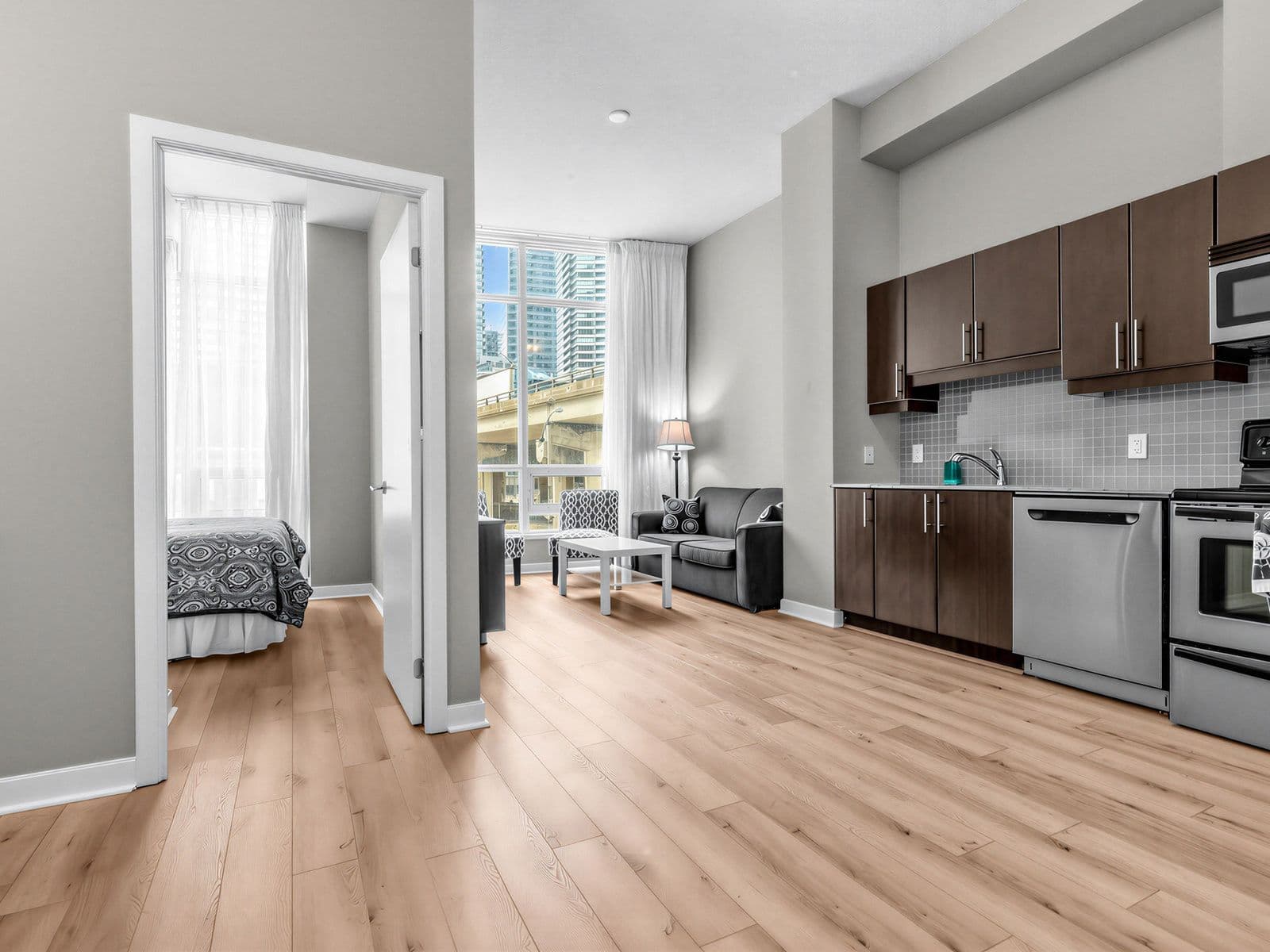 18 Harbour Street 202, Toronto C01, ON M5J 2Z6