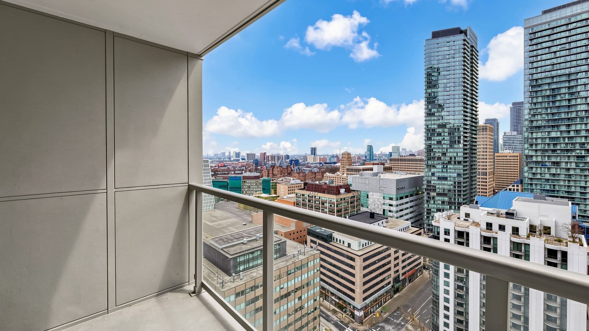 763 Bay Street 2701, Toronto C01, ON M5G 2R3