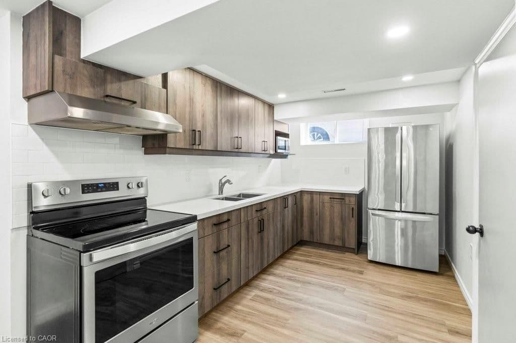 326 East 19th Street Lower Unit, Hamilton, ON L9A 4S8