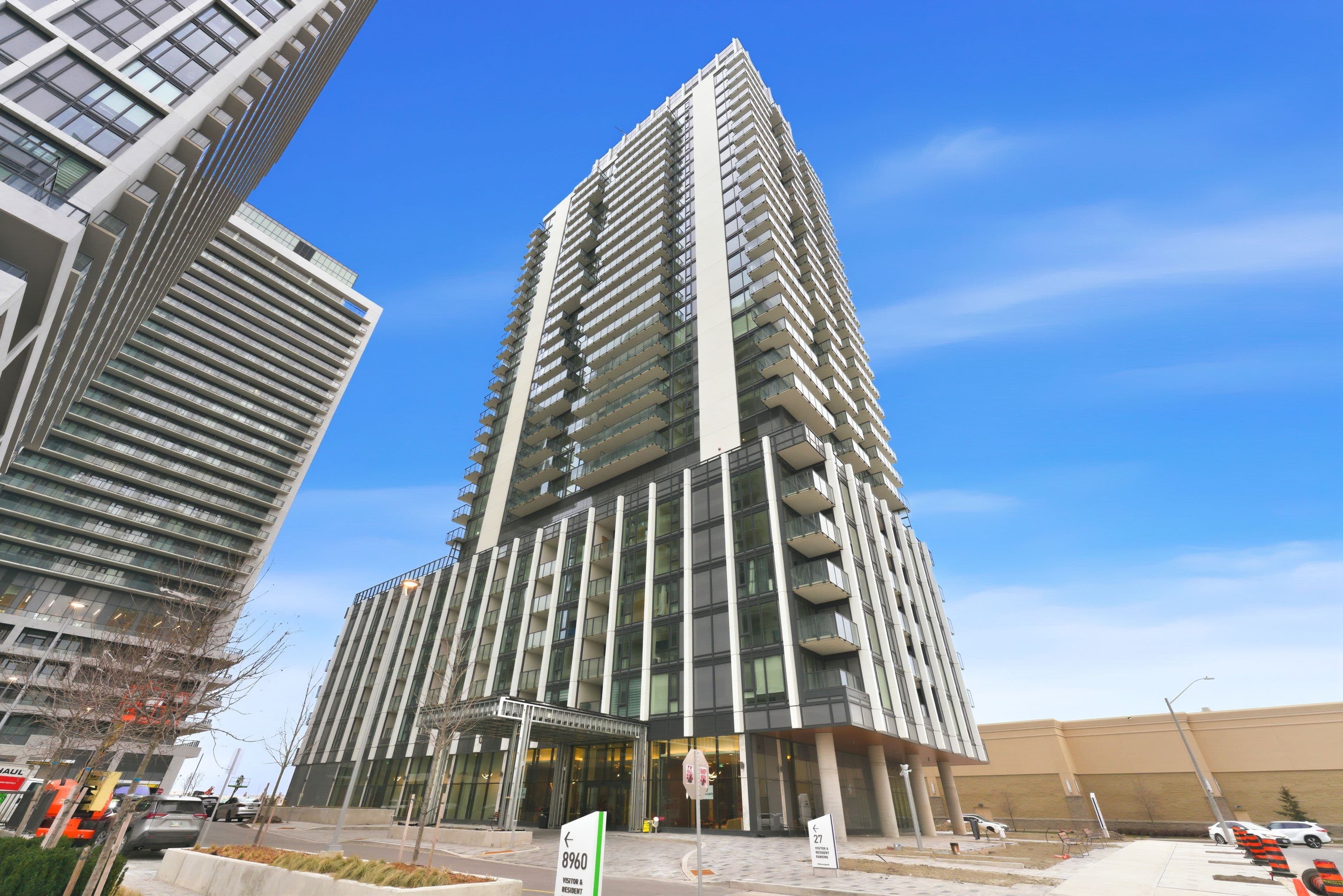 27 Korda Gate 305, Vaughan, ON L4K 2M9