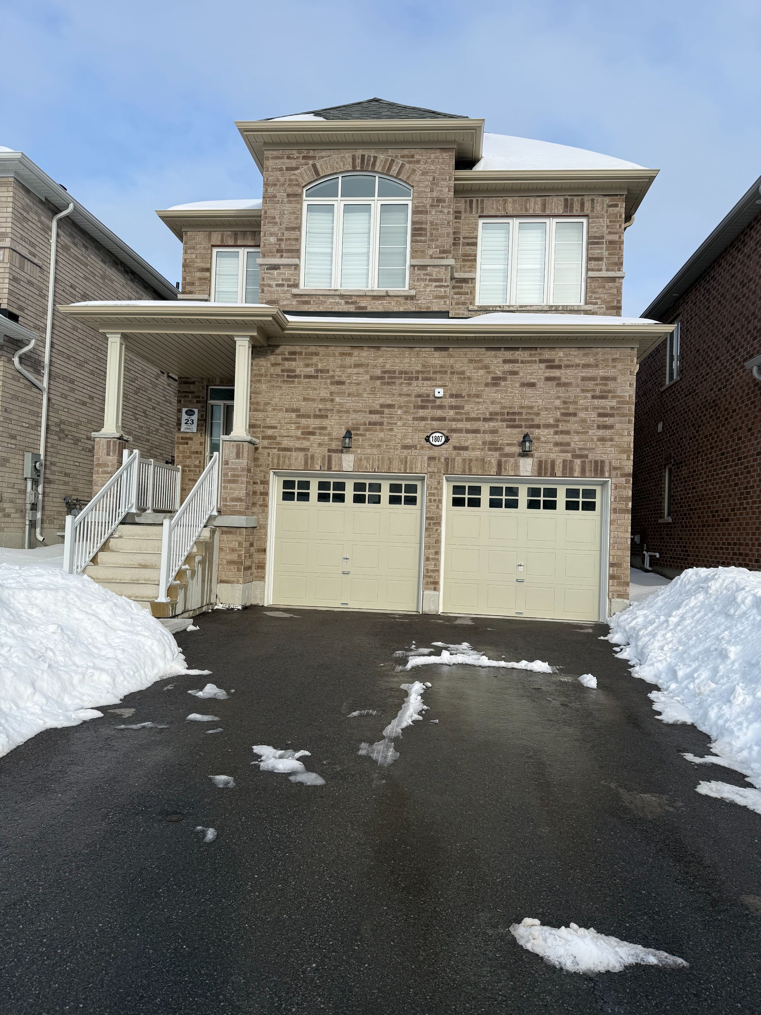 1807 Fosterbrook Street, Oshawa, ON L1K 3G5