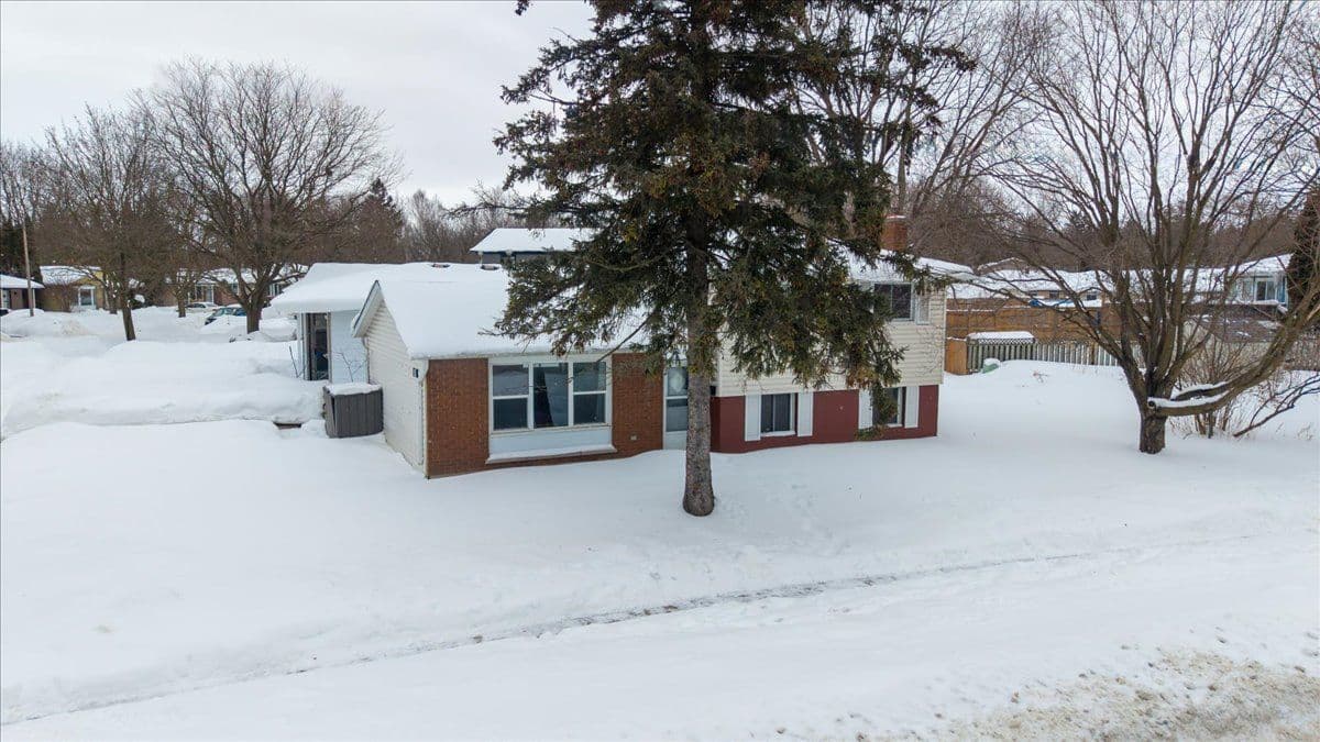 400 Midwood Crescent, Waterloo, ON N2L 5N5